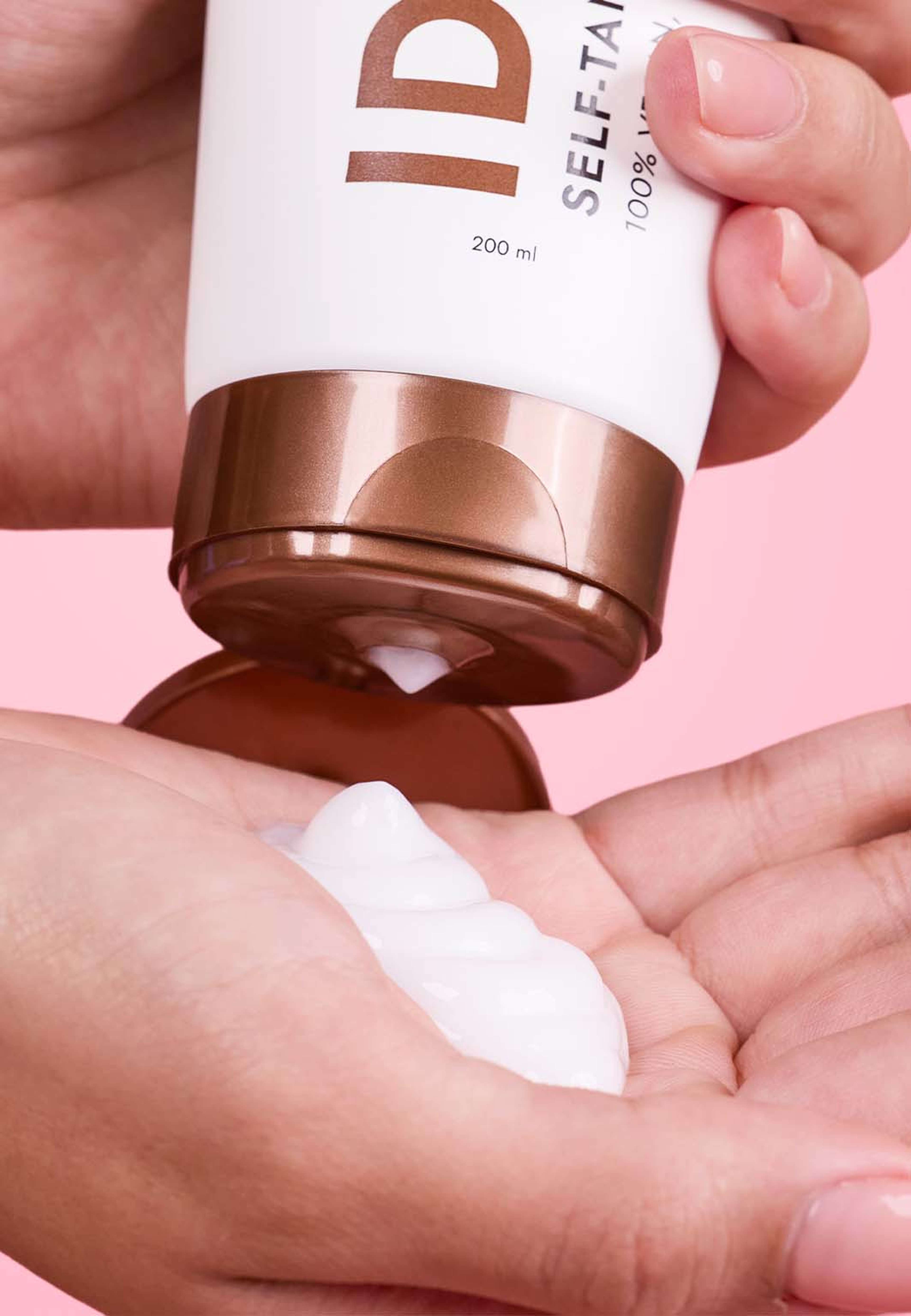 Self Tanning Body Lotion, 200 ml, från IDA WARG, i färgen 200 Ml. Klicka för att öppna bilden i stort format