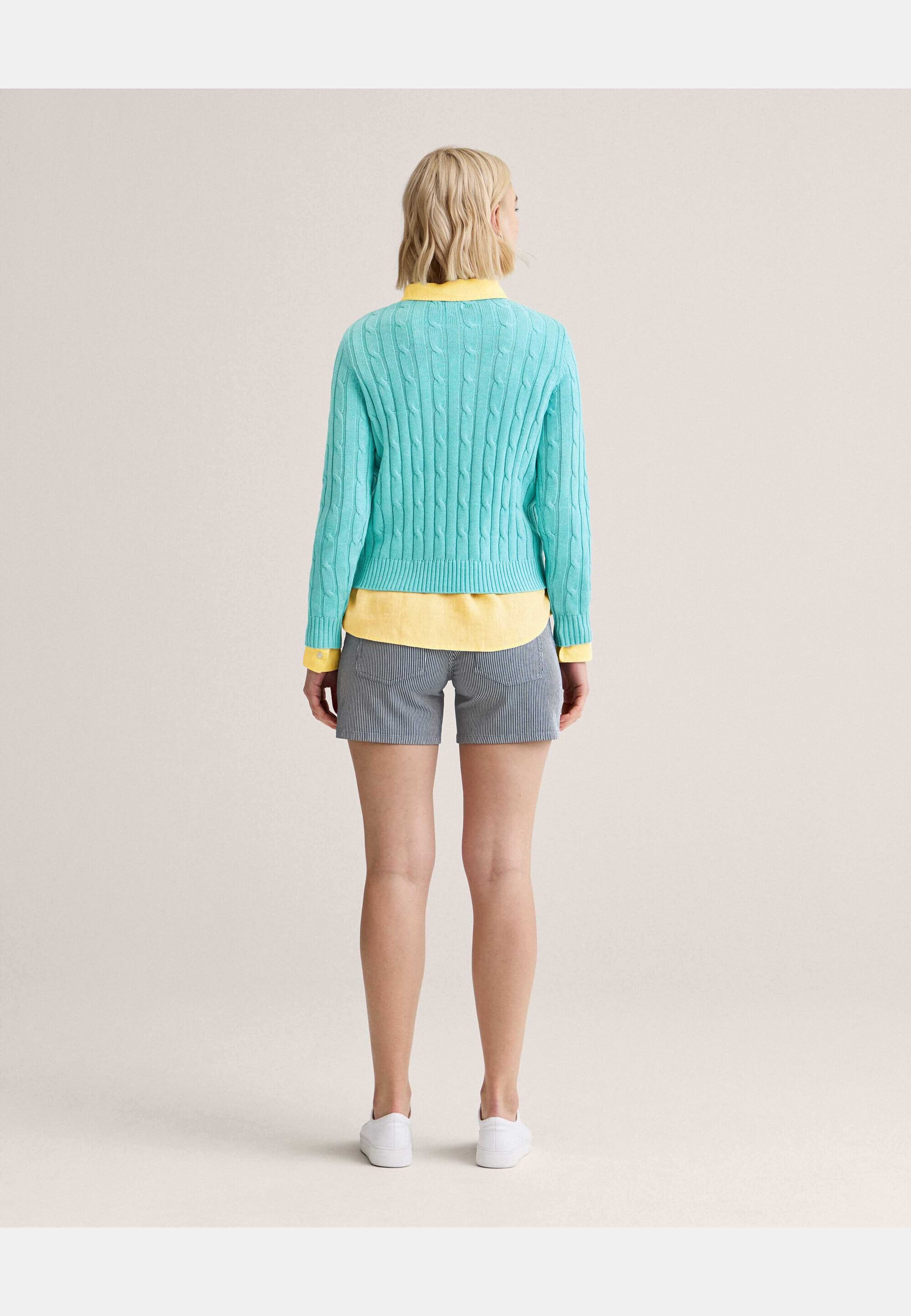 Chloe Cable Sweater, från Newhouse, i färgen turkos. Klicka för att öppna bilden i stort format