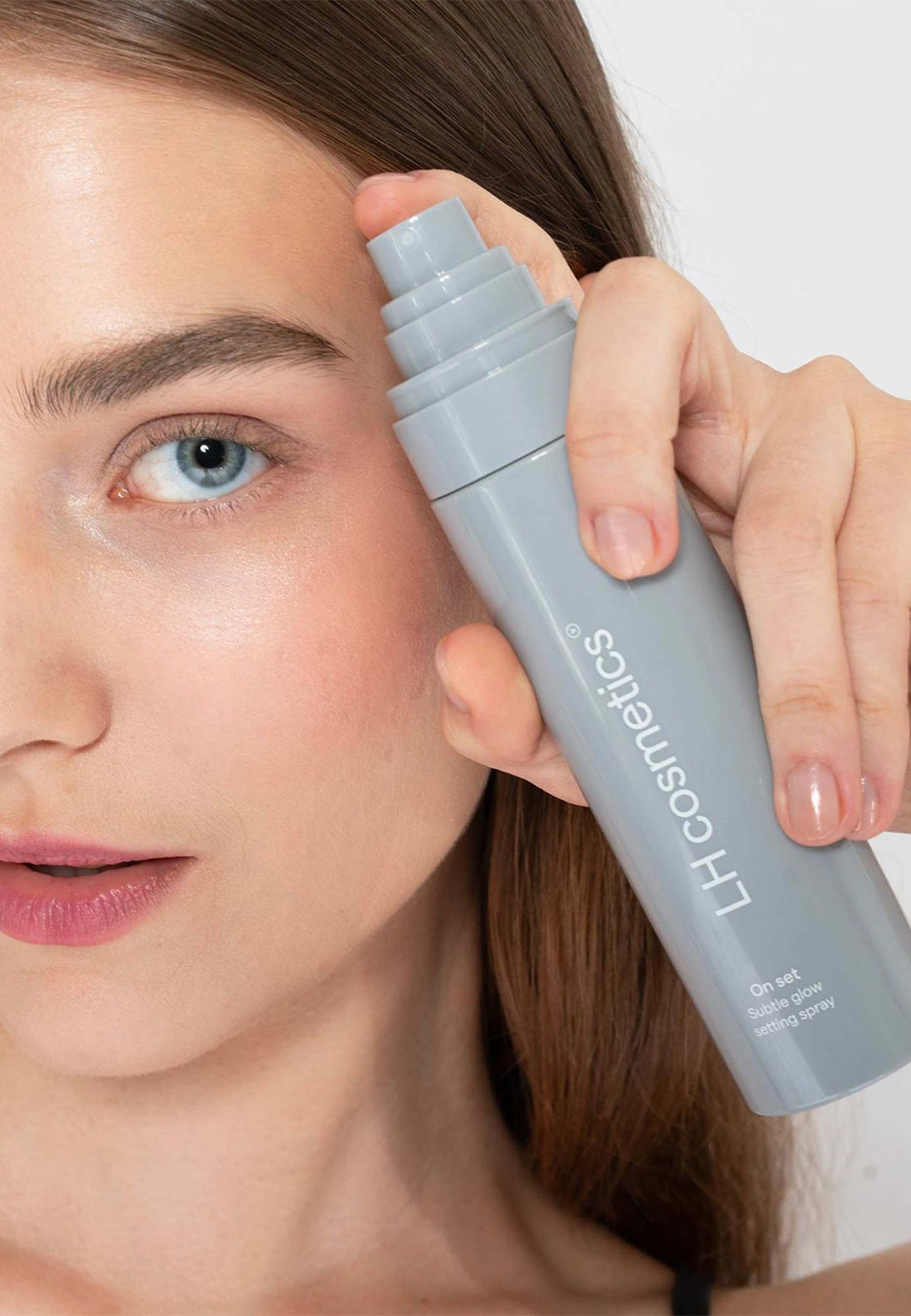 On Set - Subtle Glow Setting Spray
