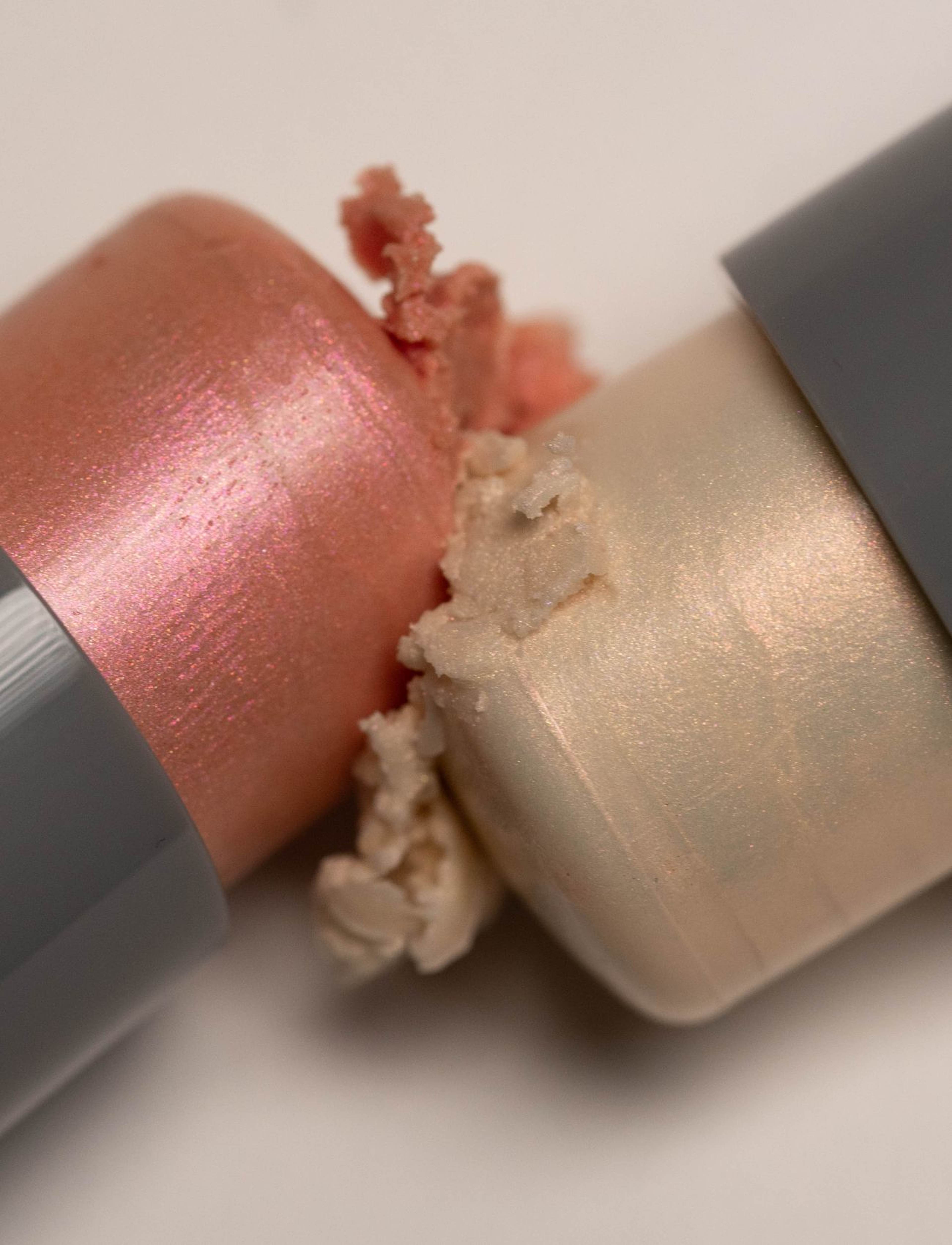 Artistick Highlighter, från LH Cosmetics, i färgen Rococo. Klicka för att öppna bilden i stort format
