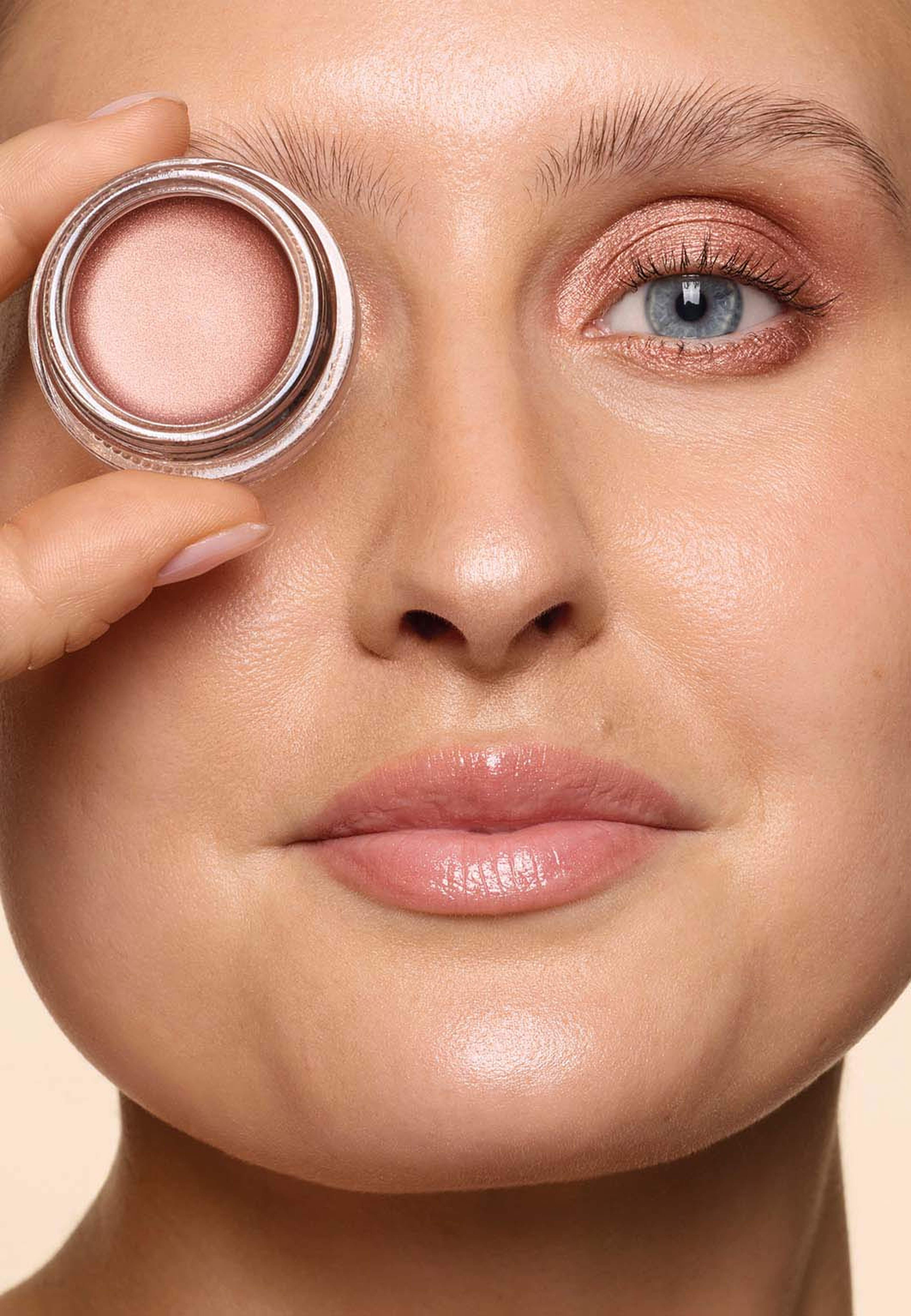 Hickap Fire Eyes Cream Shadow, från Hickap, i färgen Stardust. Klicka för att öppna bilden i stort format