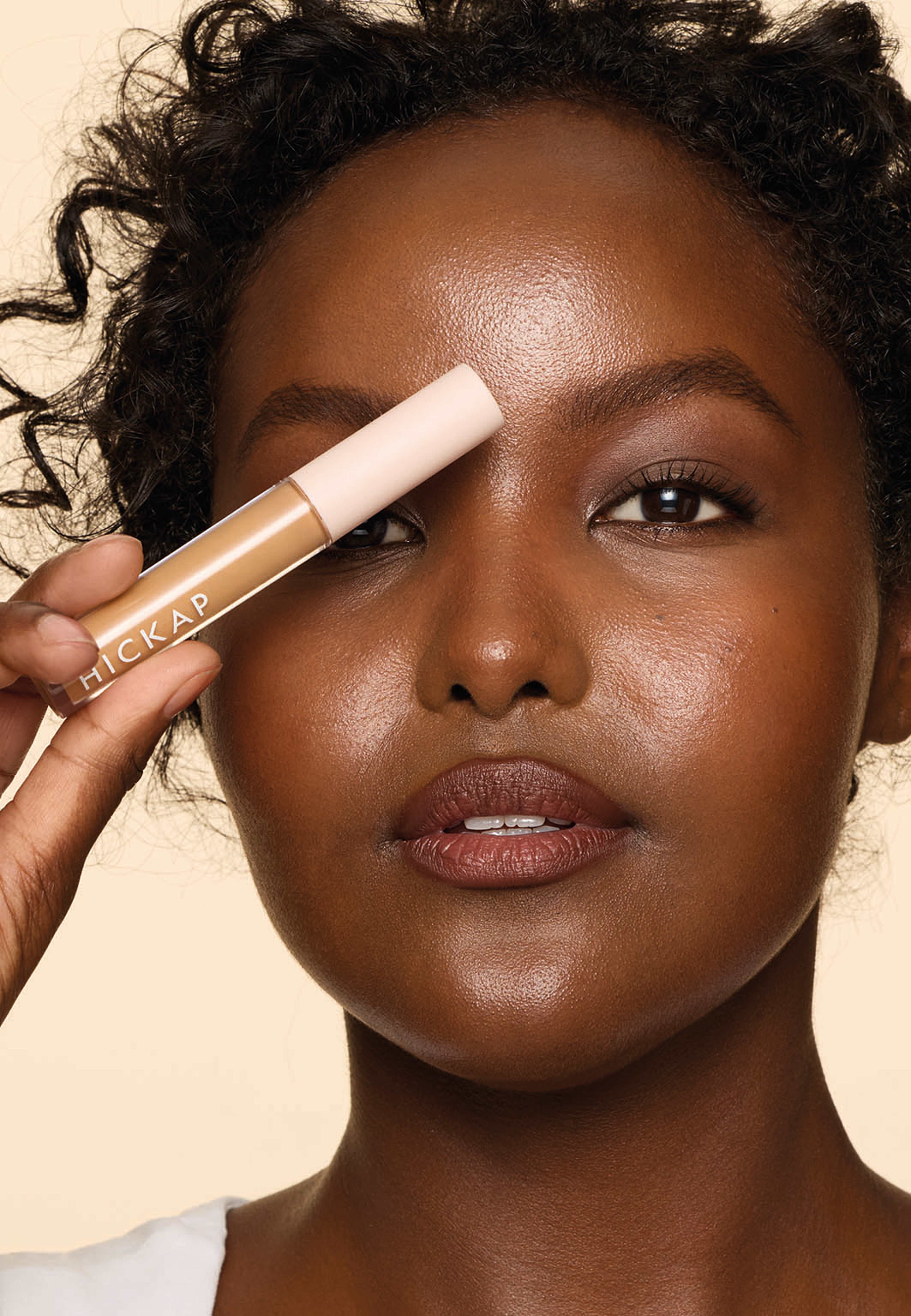 Undercover Agent Creamy Concealer, från Hickap, i färgen Golden.