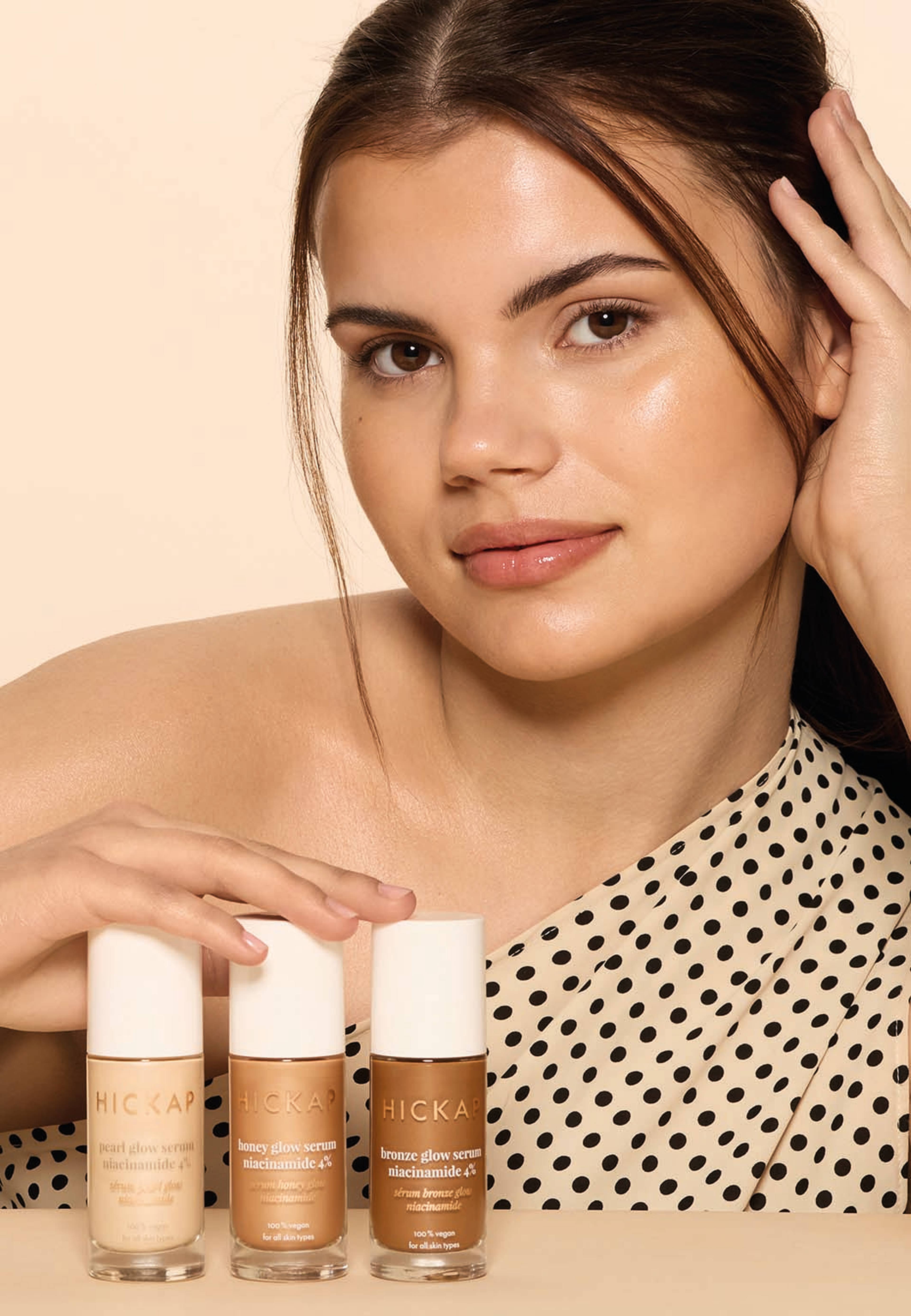 Hickap  Glow Serum, från Hickap, i färgen Bronze. Klicka för att öppna bilden i stort format