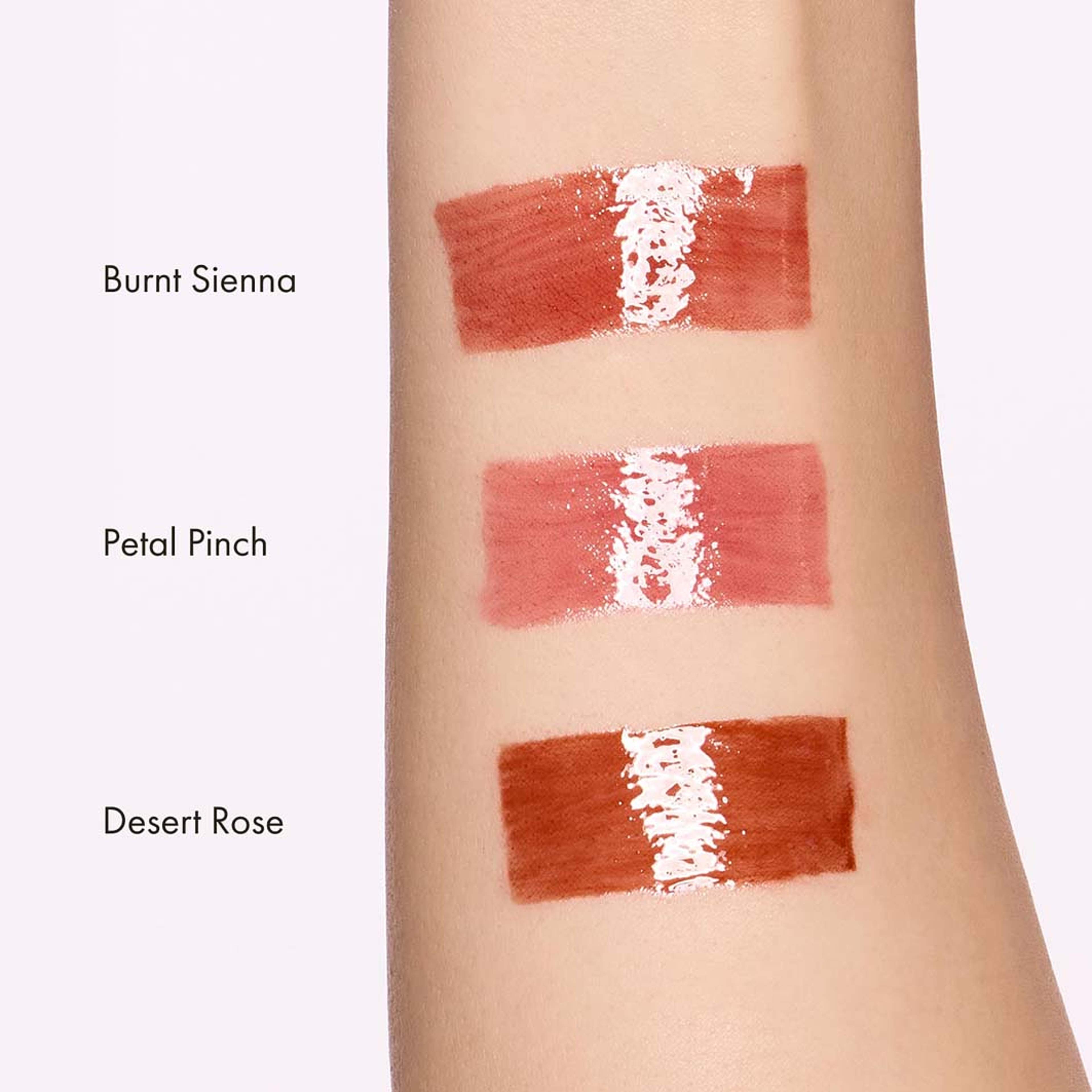 Glass Kiss Lip Tint, från Hickap, i färgen Petal Pinch. Klicka för att öppna bilden i stort format