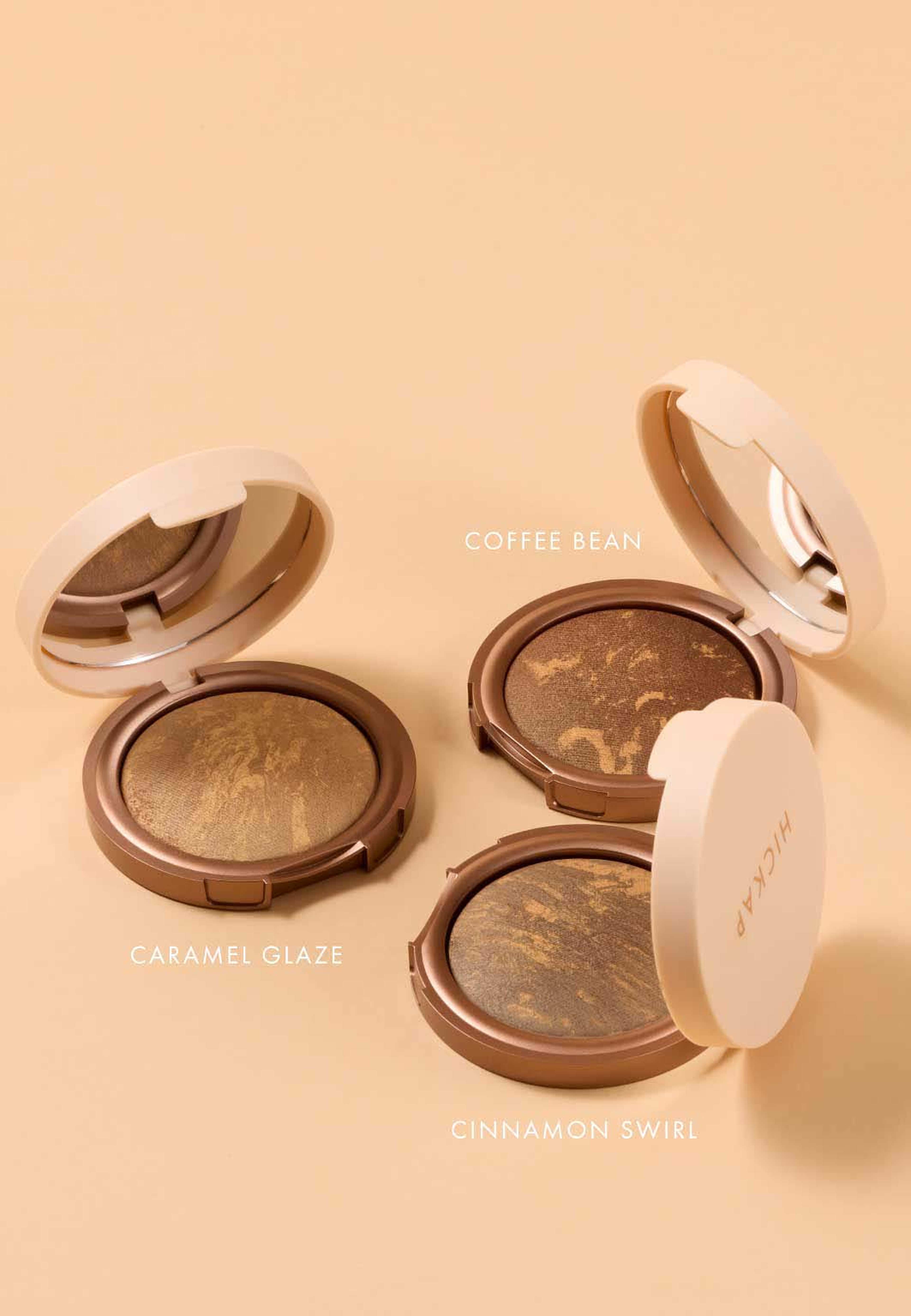 Glow Cookie Illuminating Bronzer, från Hickap, i färgen Caramel Glaze. Klicka för att öppna bilden i stort format