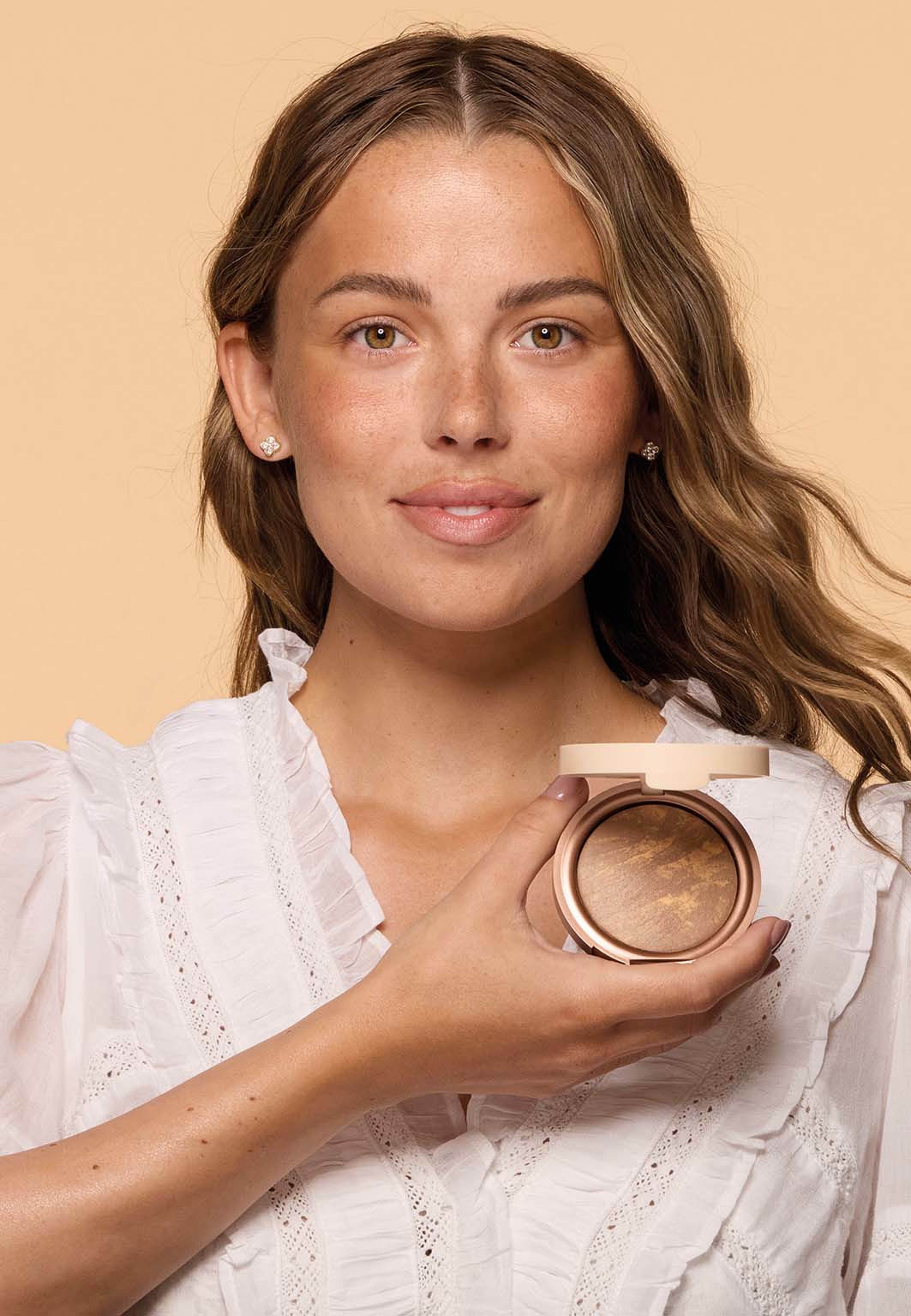 Glow Cookie Illuminating Bronzer, från Hickap, i färgen Cinnamon Swirl. Klicka för att öppna bilden i stort format