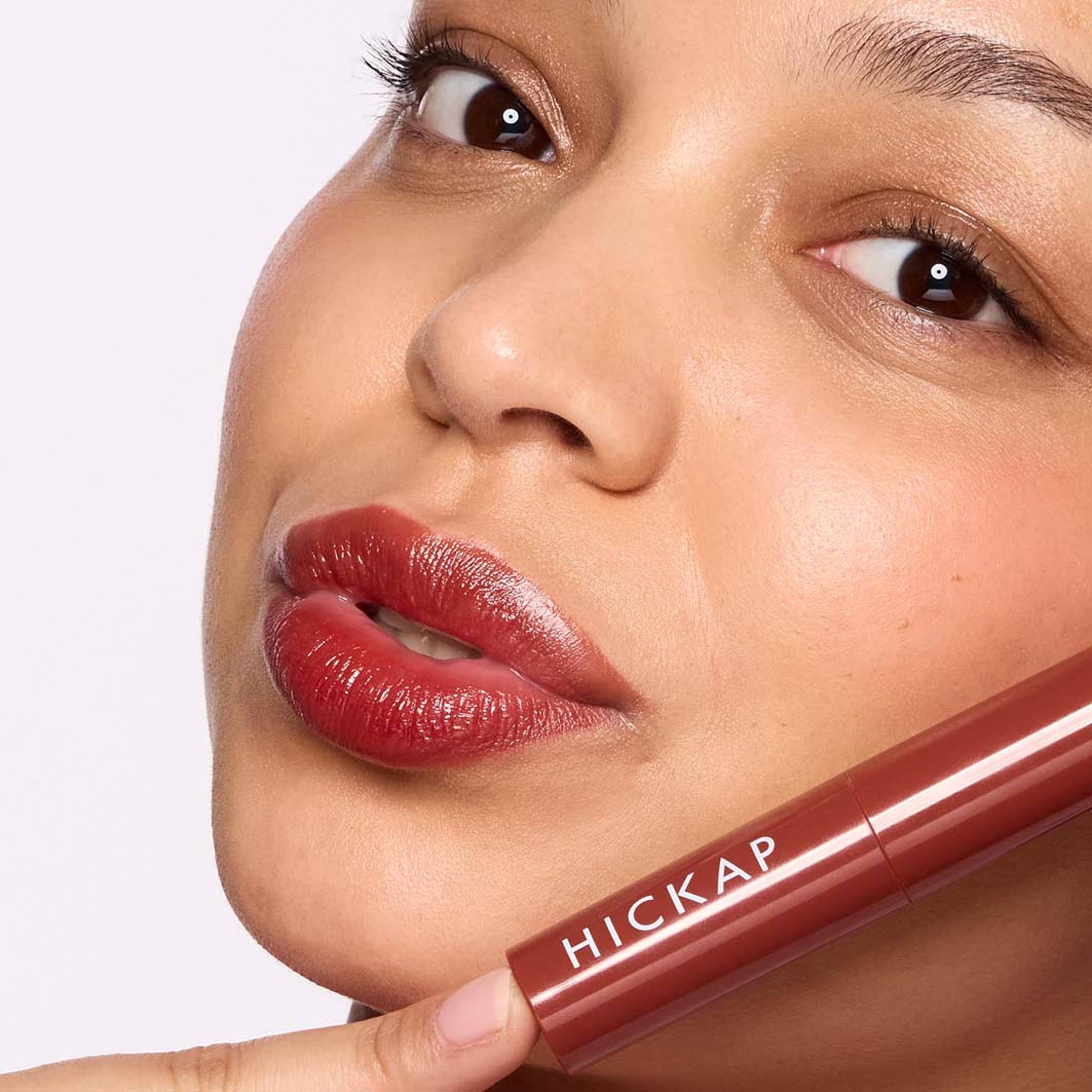 Glass Kiss Lip Tint, från Hickap, i färgen Desert Rose. Klicka för att öppna bilden i stort format