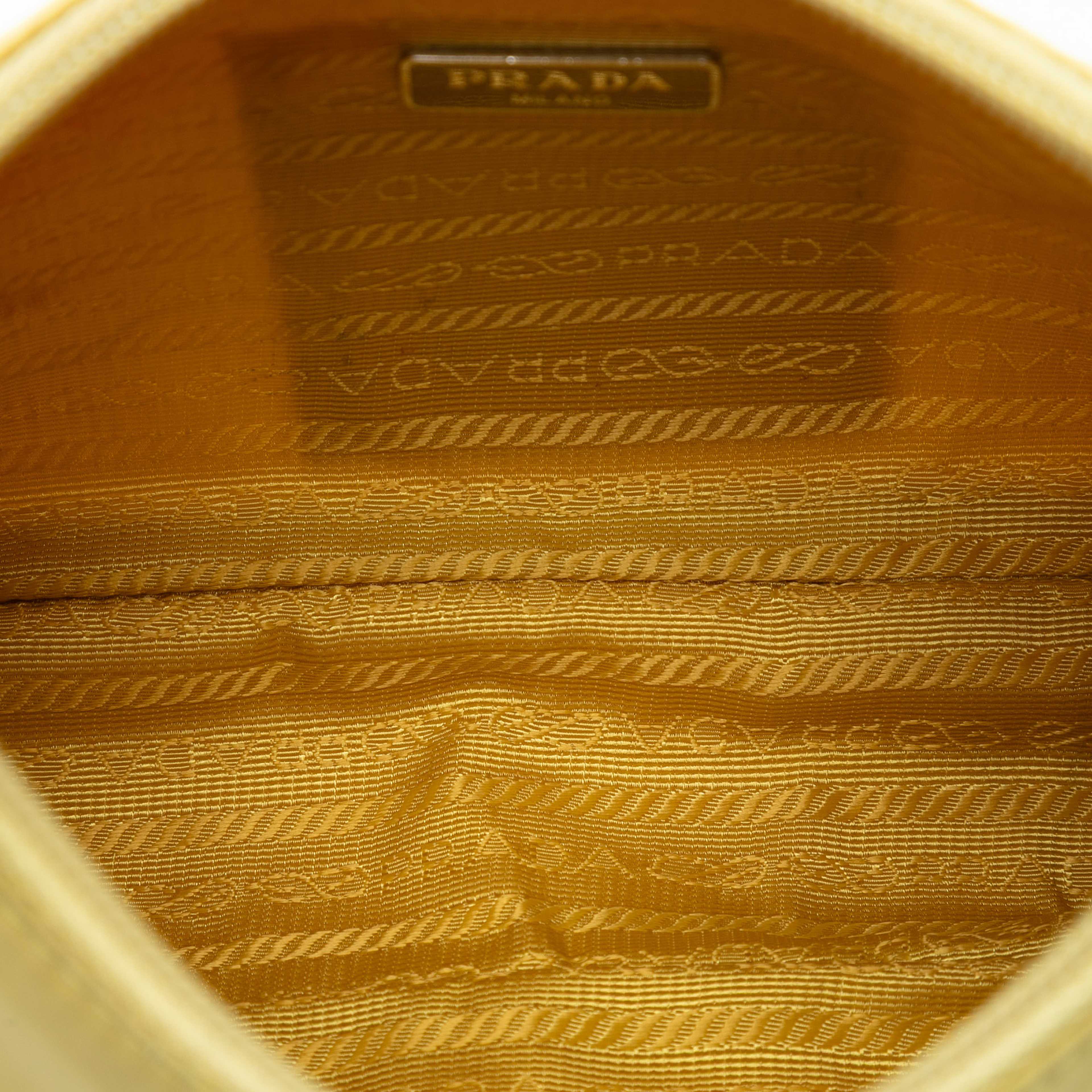 Prada Mini Tessuto Re Edition 2000 Shoulder Bag, från Luxclusif, i färgen yellow. Klicka för att öppna bilden i stort format