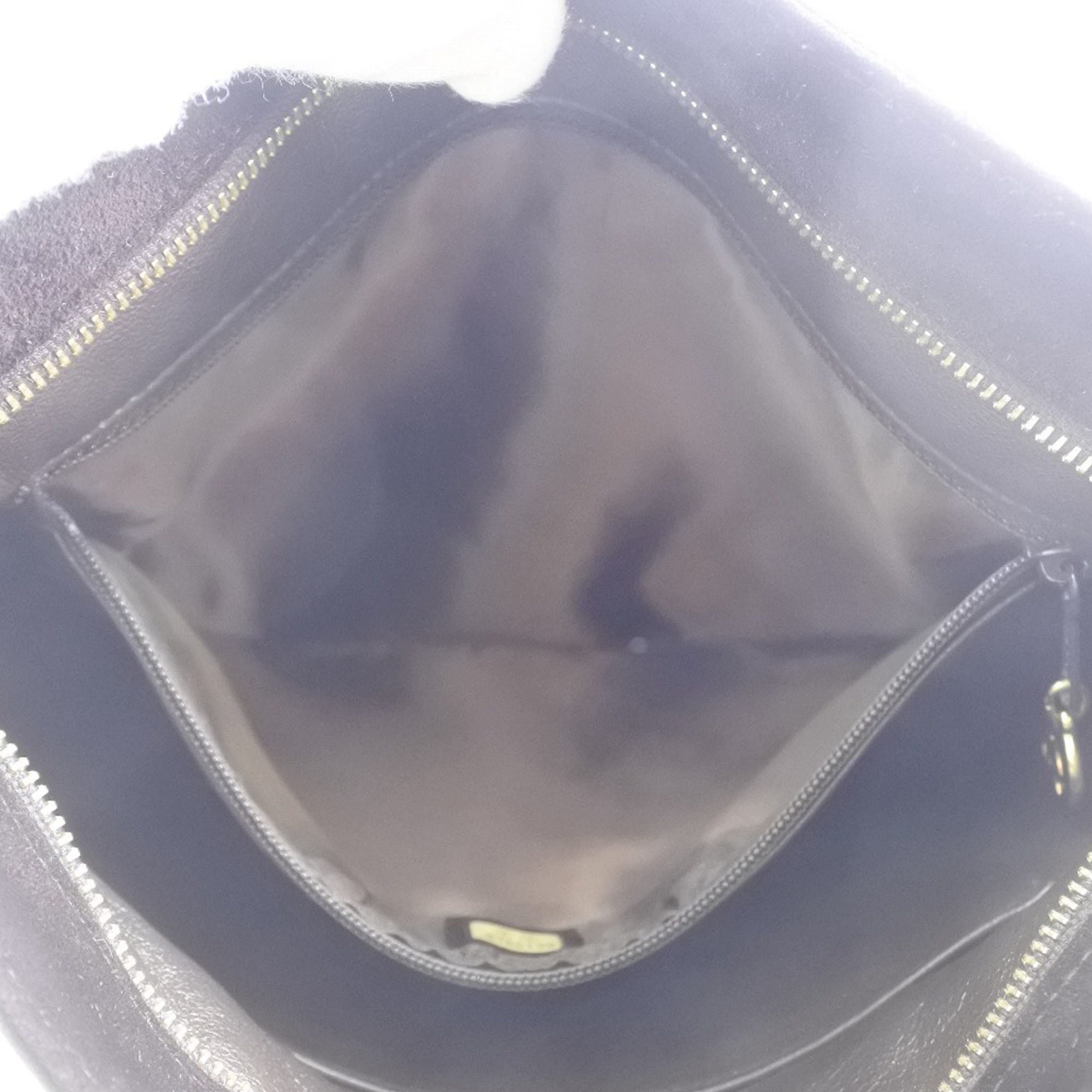 Chanel Quilted Suede Tassel Crossbody, från Luxclusif, i färgen dark brown. Klicka för att öppna bilden i stort format