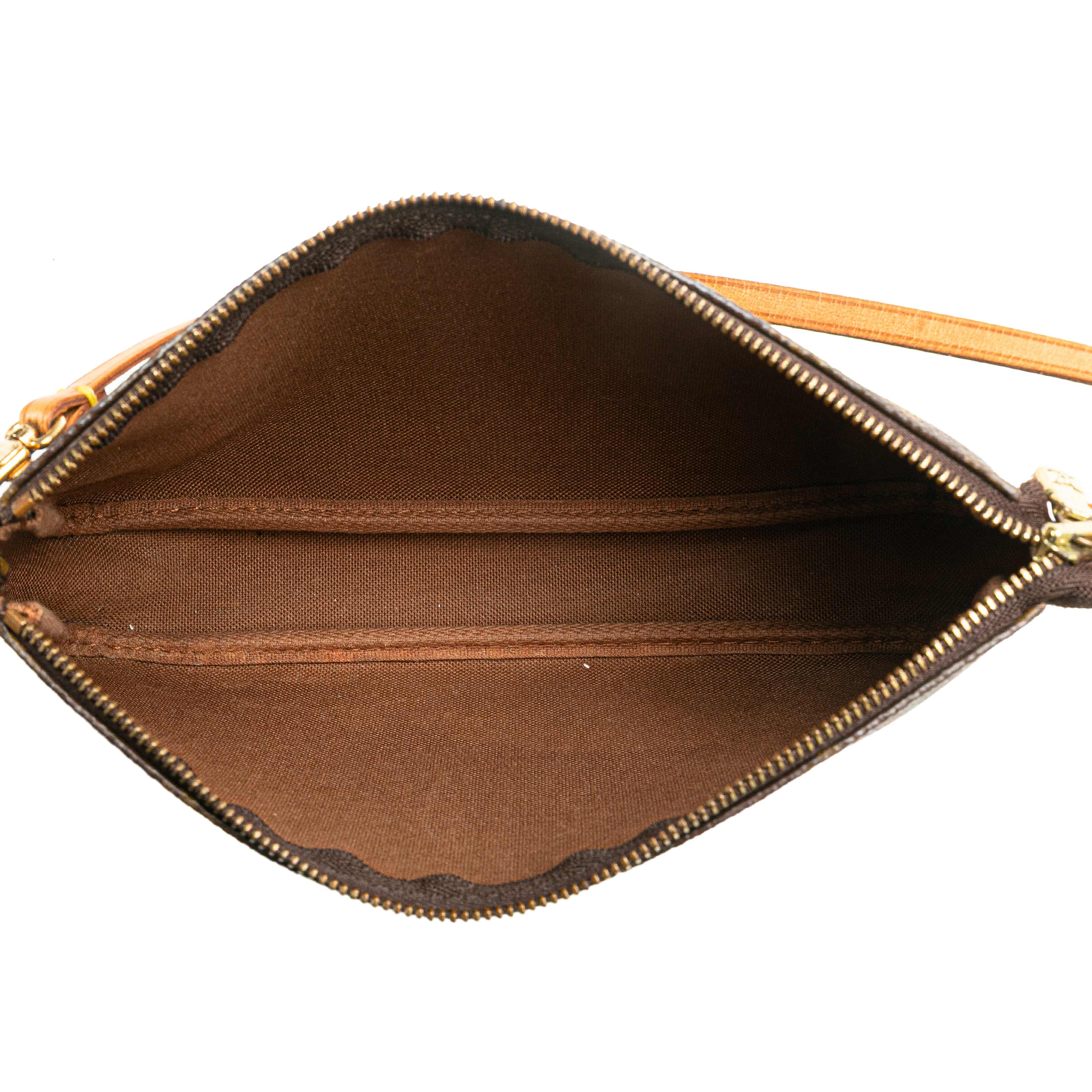 Louis Vuitton Monogram Pochette Accessoires, från Luxclusif, i färgen brown. Klicka för att öppna bilden i stort format