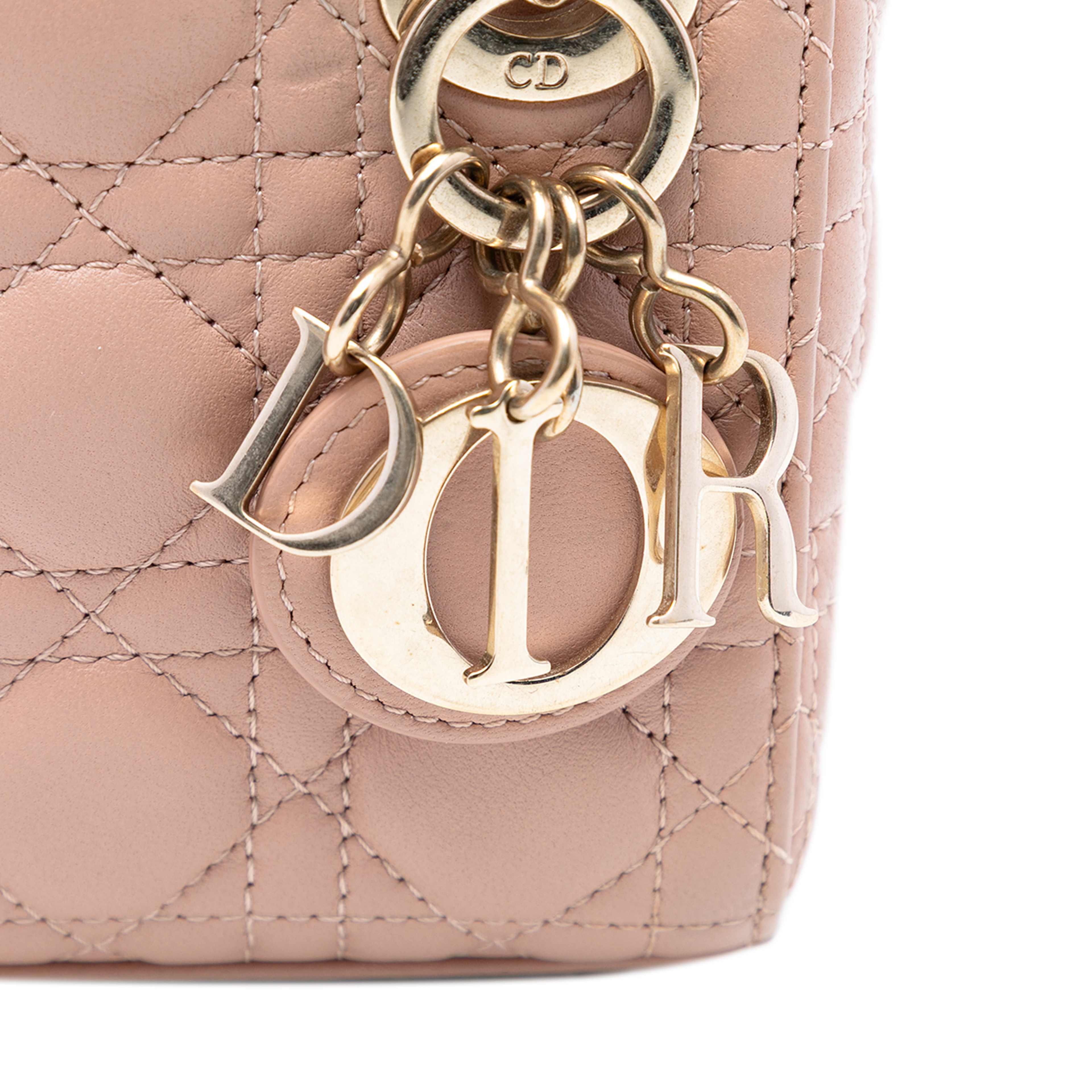 Dior Micro Lambskin Cannage Lady Dior, från Luxclusif, i färgen nude. Klicka för att öppna bilden i stort format