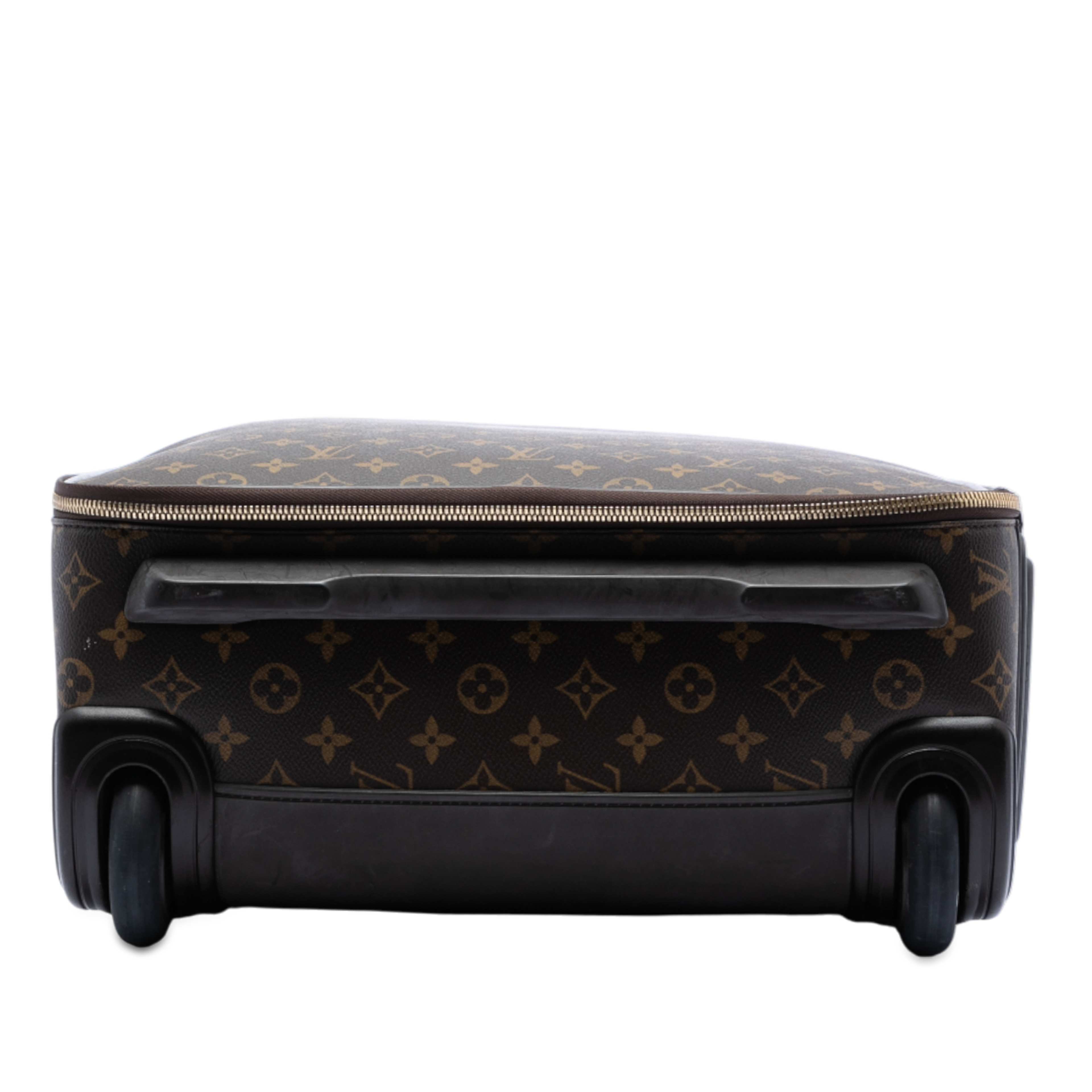 Louis Vuitton Monogram Pegase 55, från Luxclusif, i färgen brown. Klicka för att öppna bilden i stort format