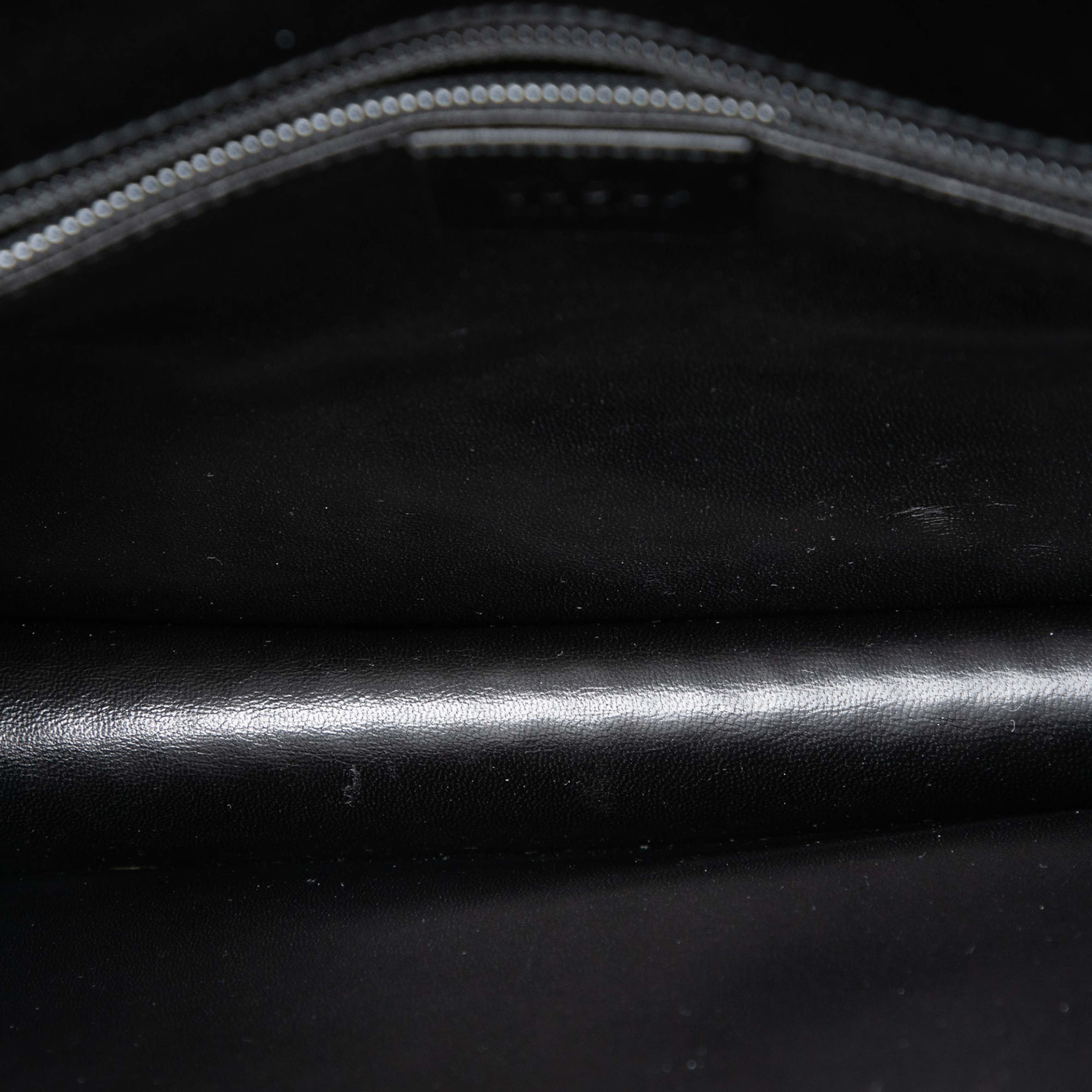 Gucci Diamante Calfskin Business Bag, från Luxclusif, i färgen black. Klicka för att öppna bilden i stort format