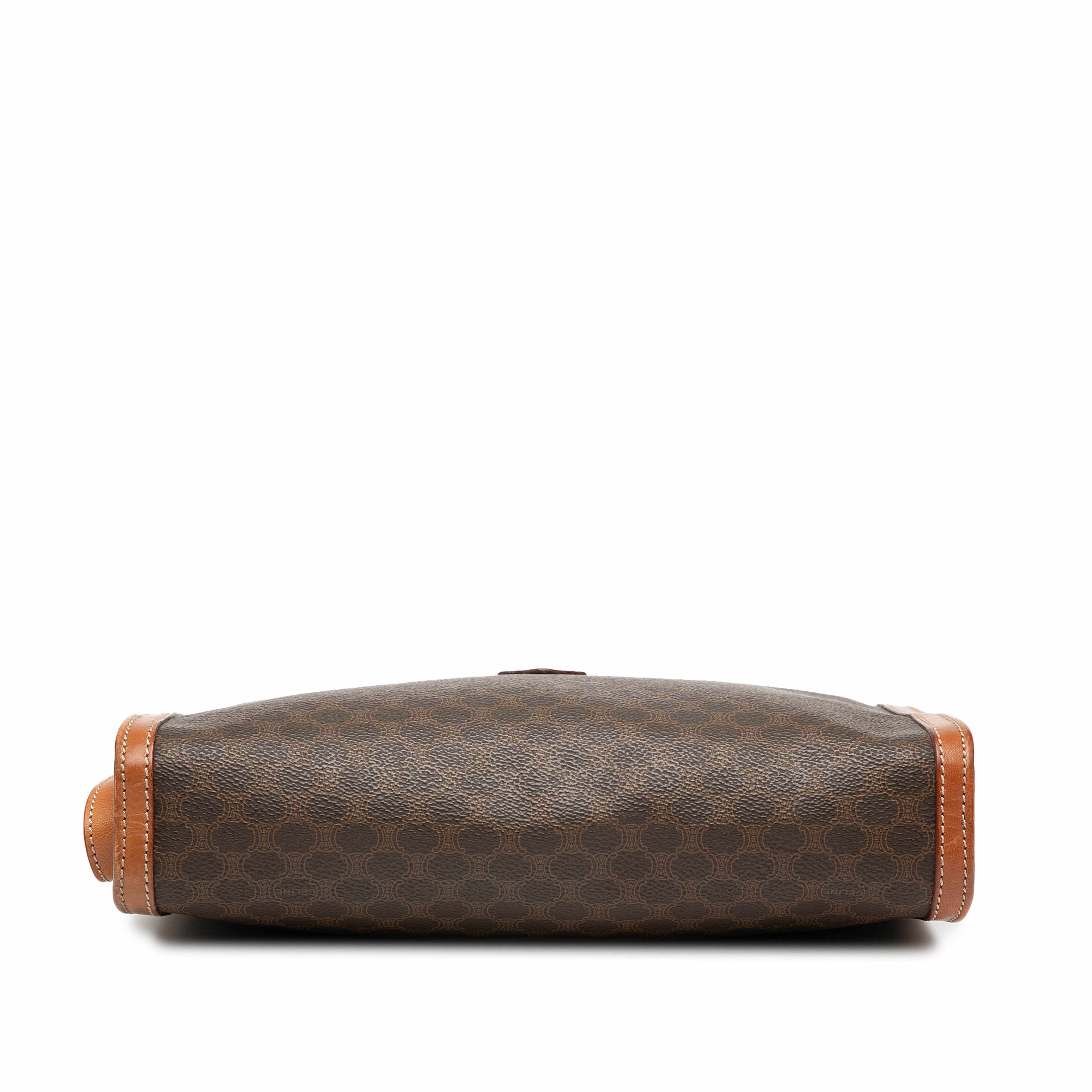 Celine Macadam Coated Canvas Clutch, från Luxclusif, i färgen brown. Klicka för att öppna bilden i stort format