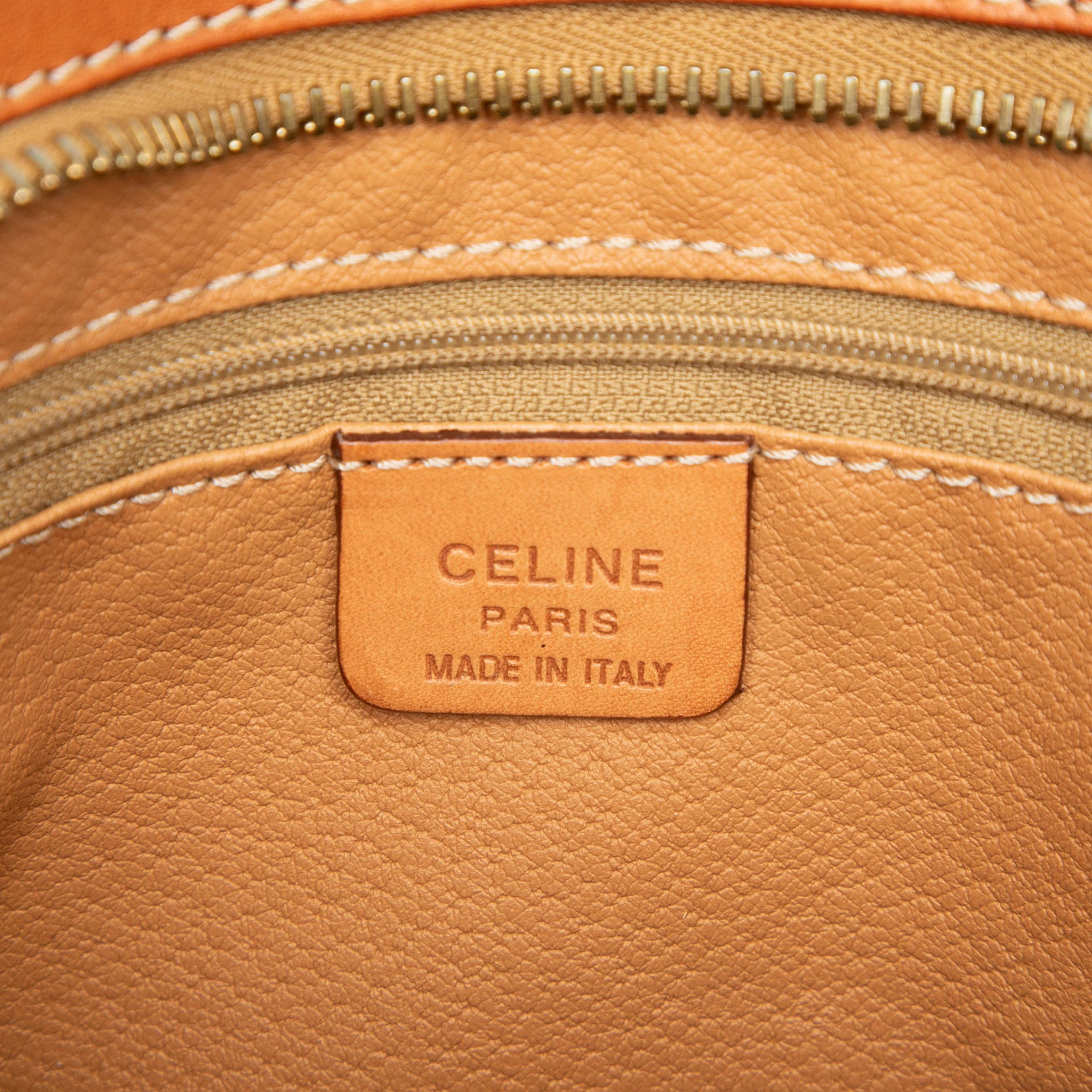 Celine Macadam Coated Canvas Clutch, från Luxclusif, i färgen brown. Klicka för att öppna bilden i stort format