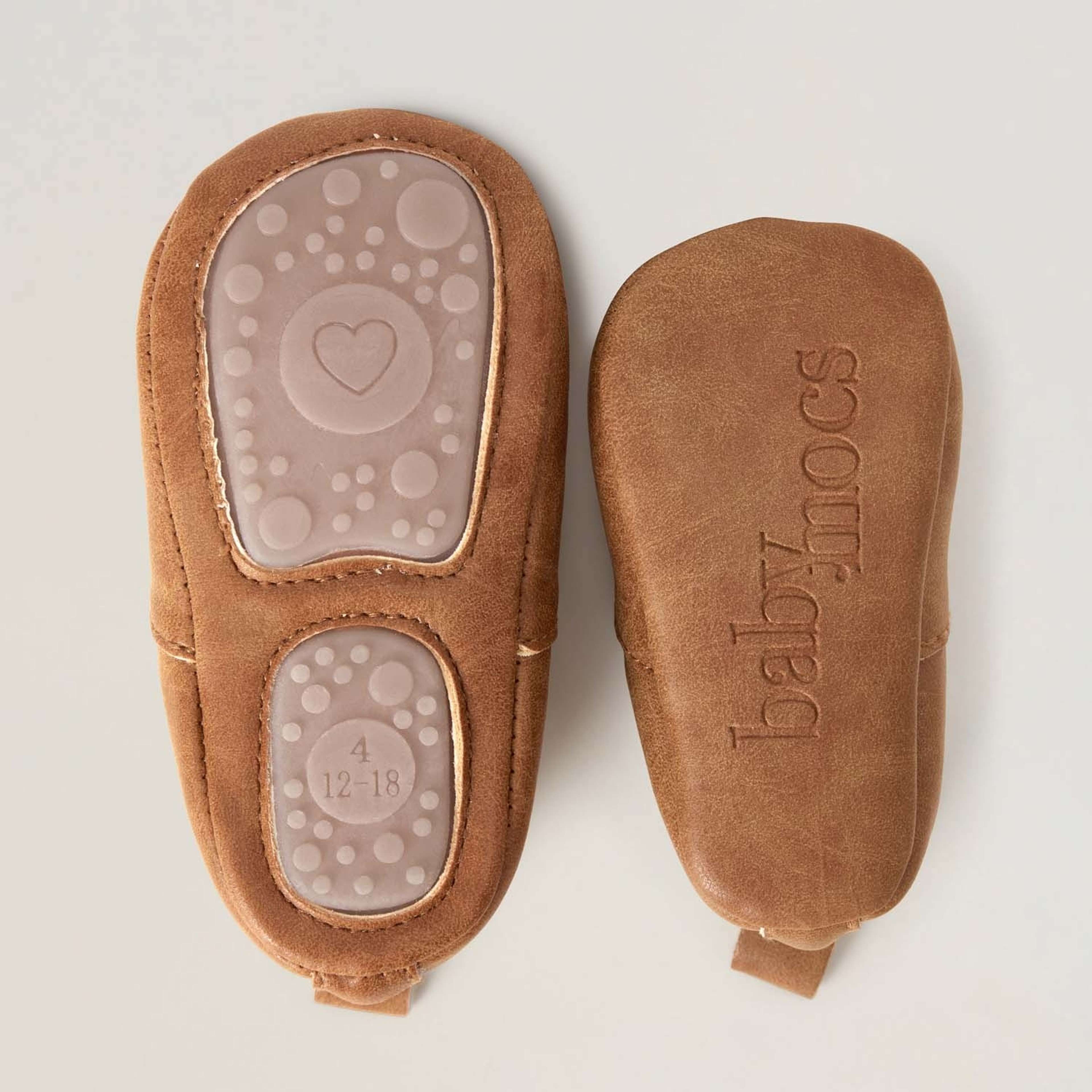 Wonderland Boots, från BabyMocs, i färgen brown. Klicka för att öppna bilden i stort format