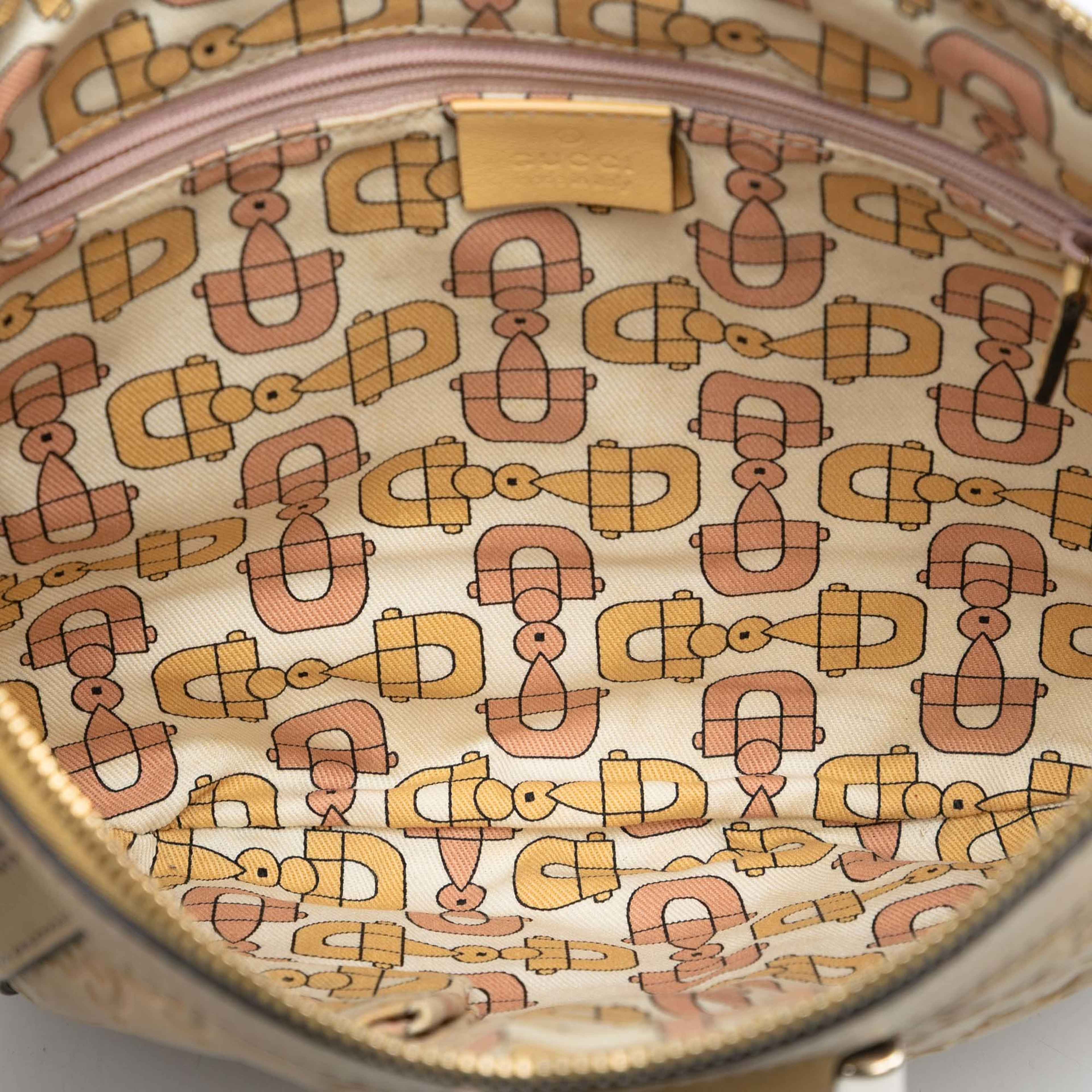 Gucci Guccissima Abbey D Ring Crossbody, från Luxclusif, i färgen beige. Klicka för att öppna bilden i stort format