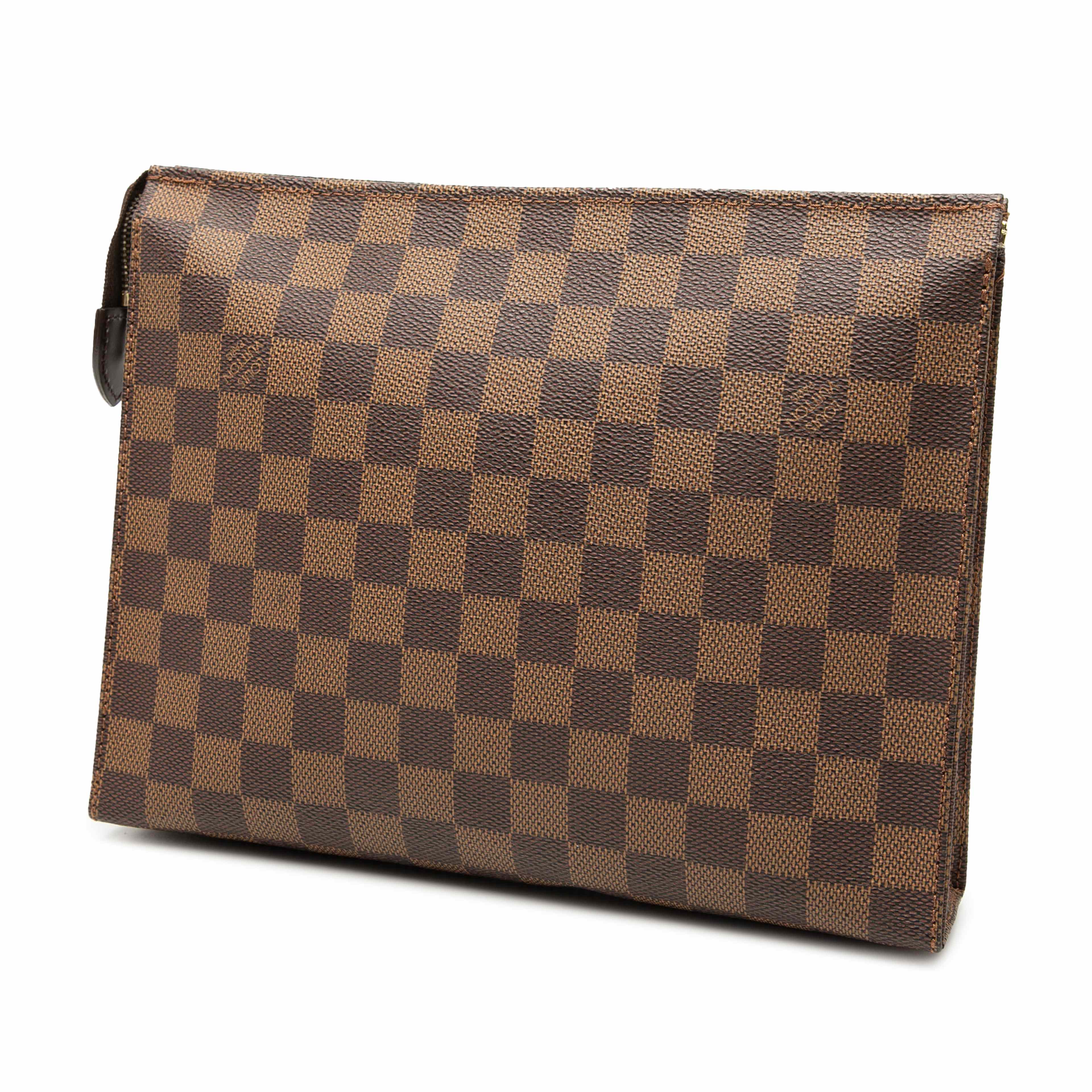 Louis Vuitton Damier Ebene Toiletry Pouch 26, från Luxclusif, i färgen brown. Klicka för att öppna bilden i stort format