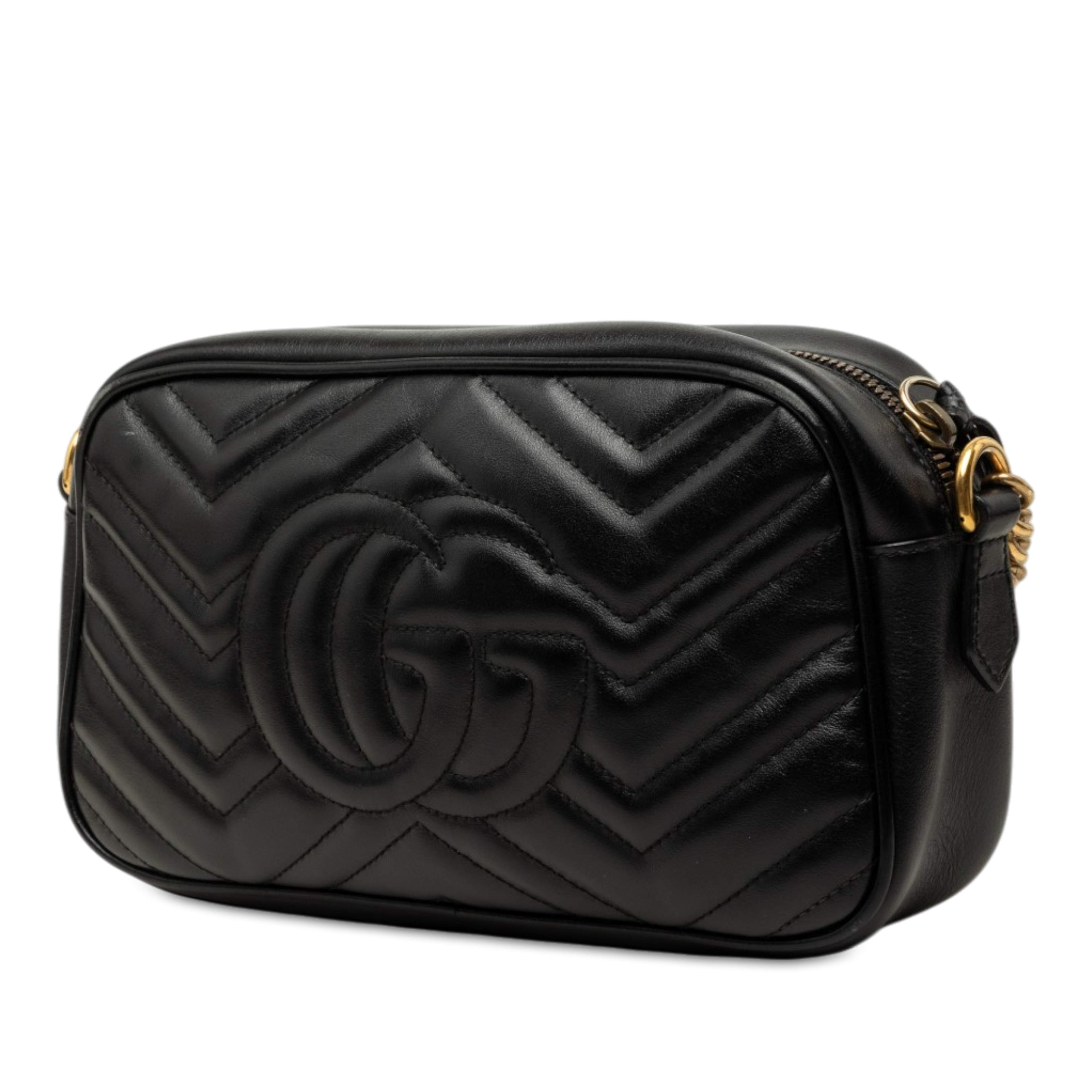 Gucci Small Gg Marmont Matelasse Calfskin Crossbody, från Luxclusif, i färgen svart. Klicka för att öppna bilden i stort format