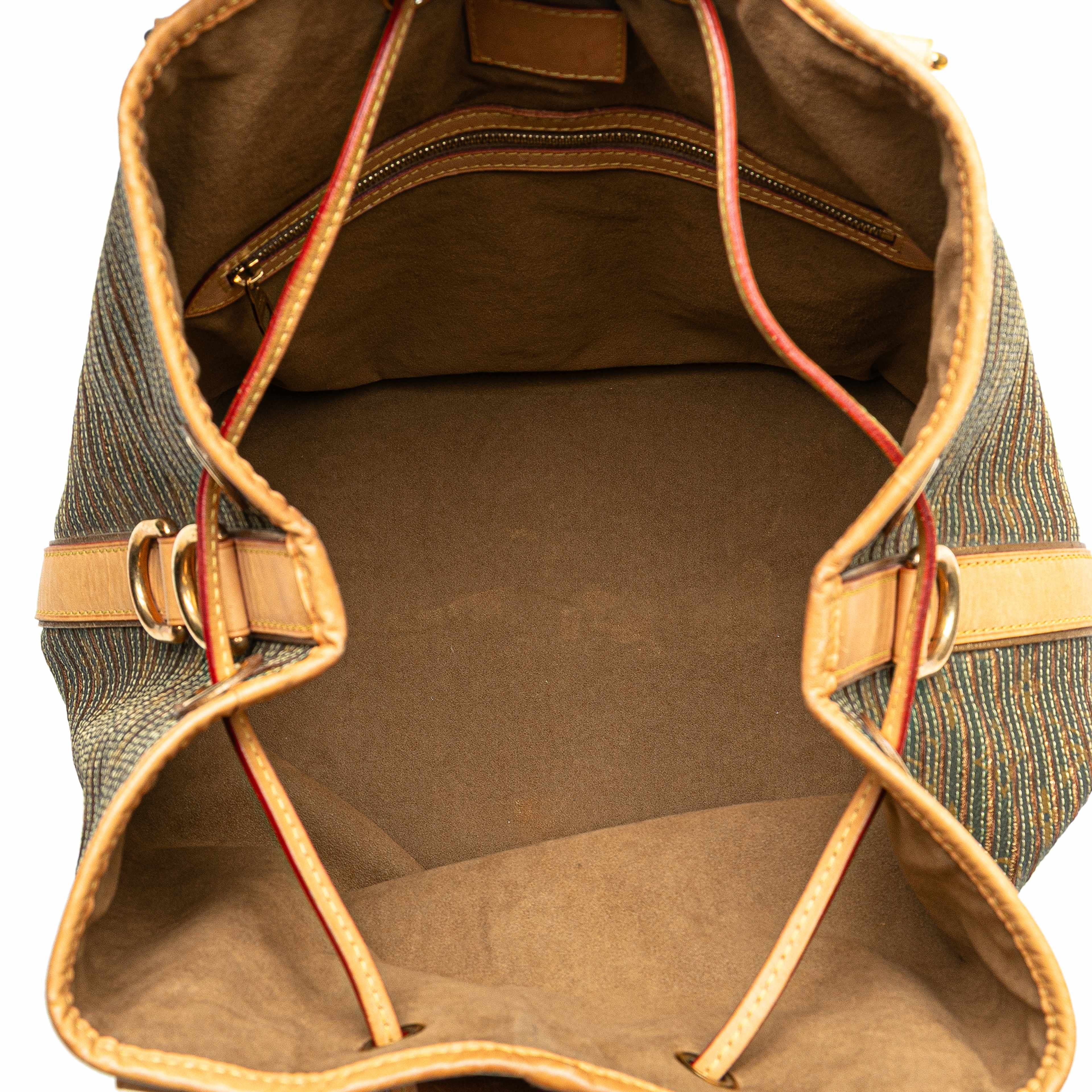 Louis Vuitton Monogram Eden Neo, från Luxclusif, i färgen dark khaki. Klicka för att öppna bilden i stort format