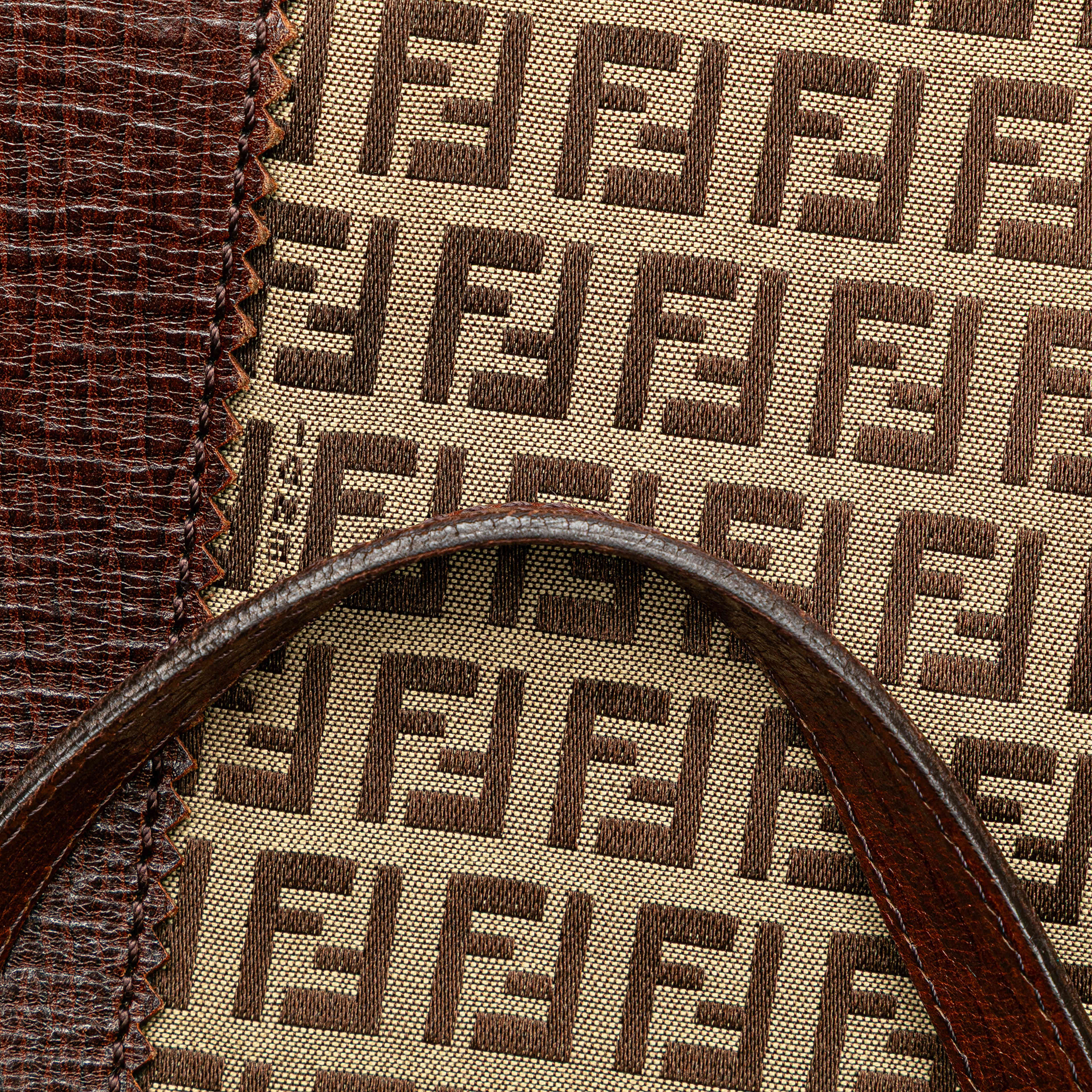 Fendi Zucchino Canvas Tote, från Luxclusif, i färgen beige. Klicka för att öppna bilden i stort format