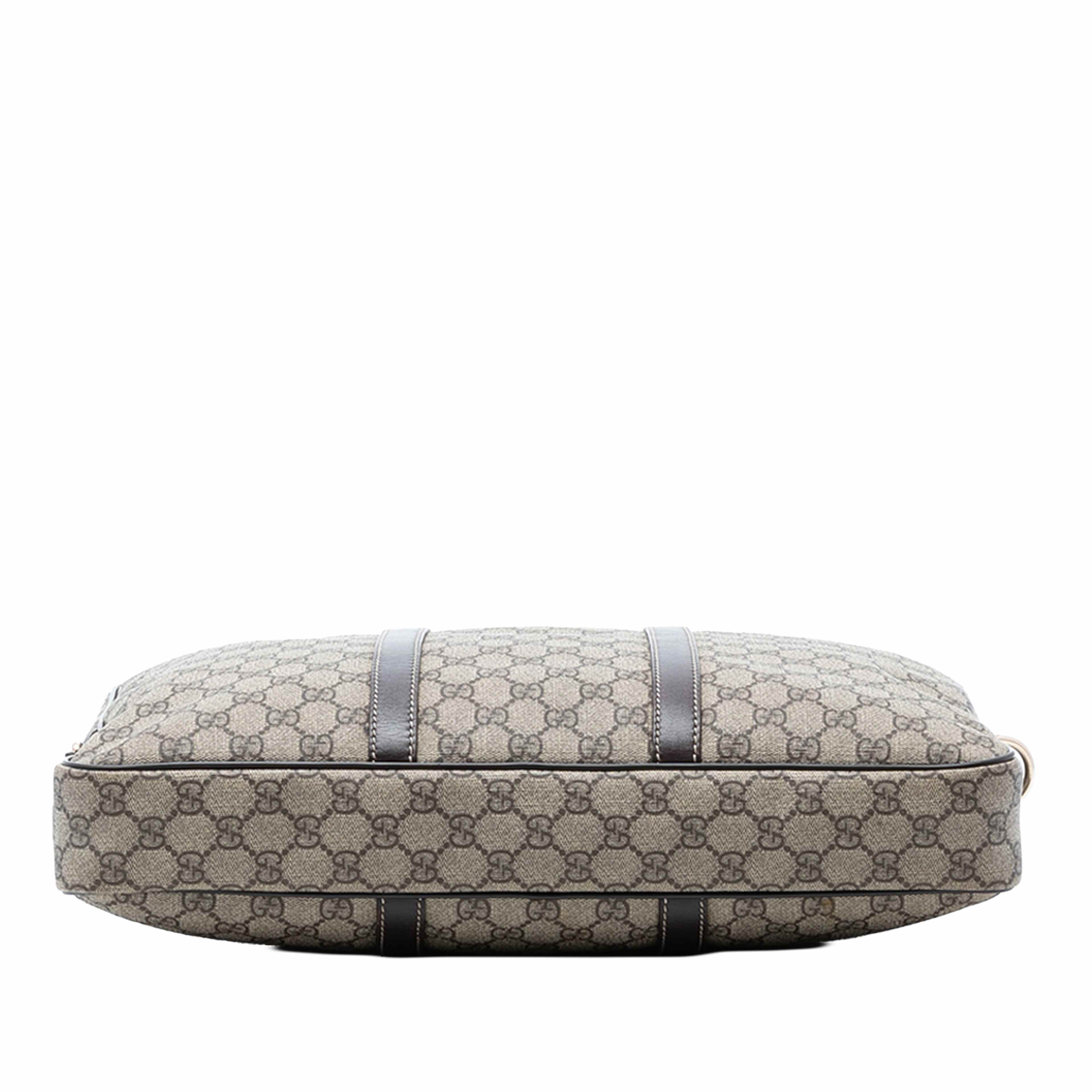 Gucci Gg Supreme Business Bag, från Luxclusif, i färgen beige. Klicka för att öppna bilden i stort format