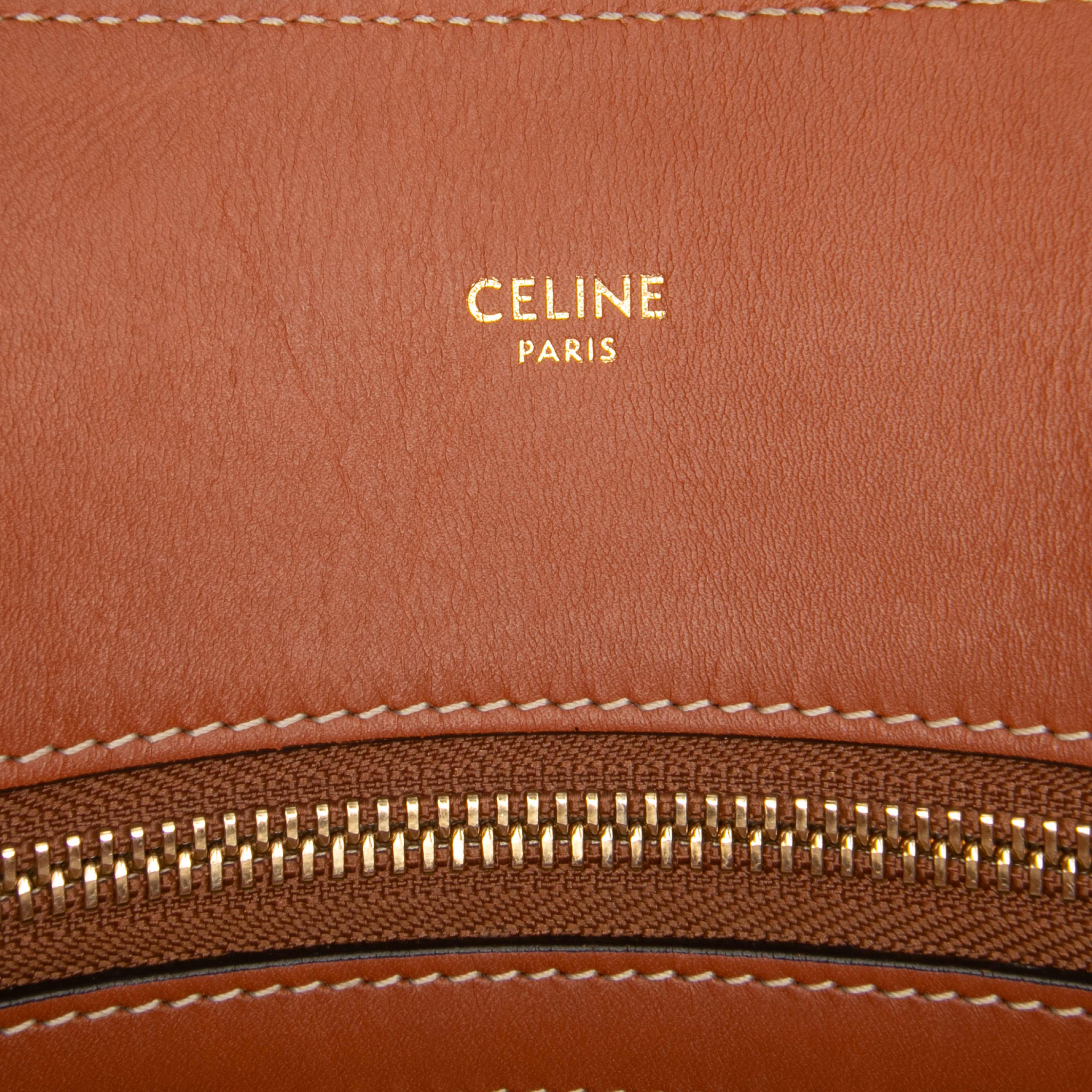 Celine Small Triomphe Canvas Maillon Vertical Cabas Satchel, från Luxclusif, i färgen blue. Klicka för att öppna bilden i stort format