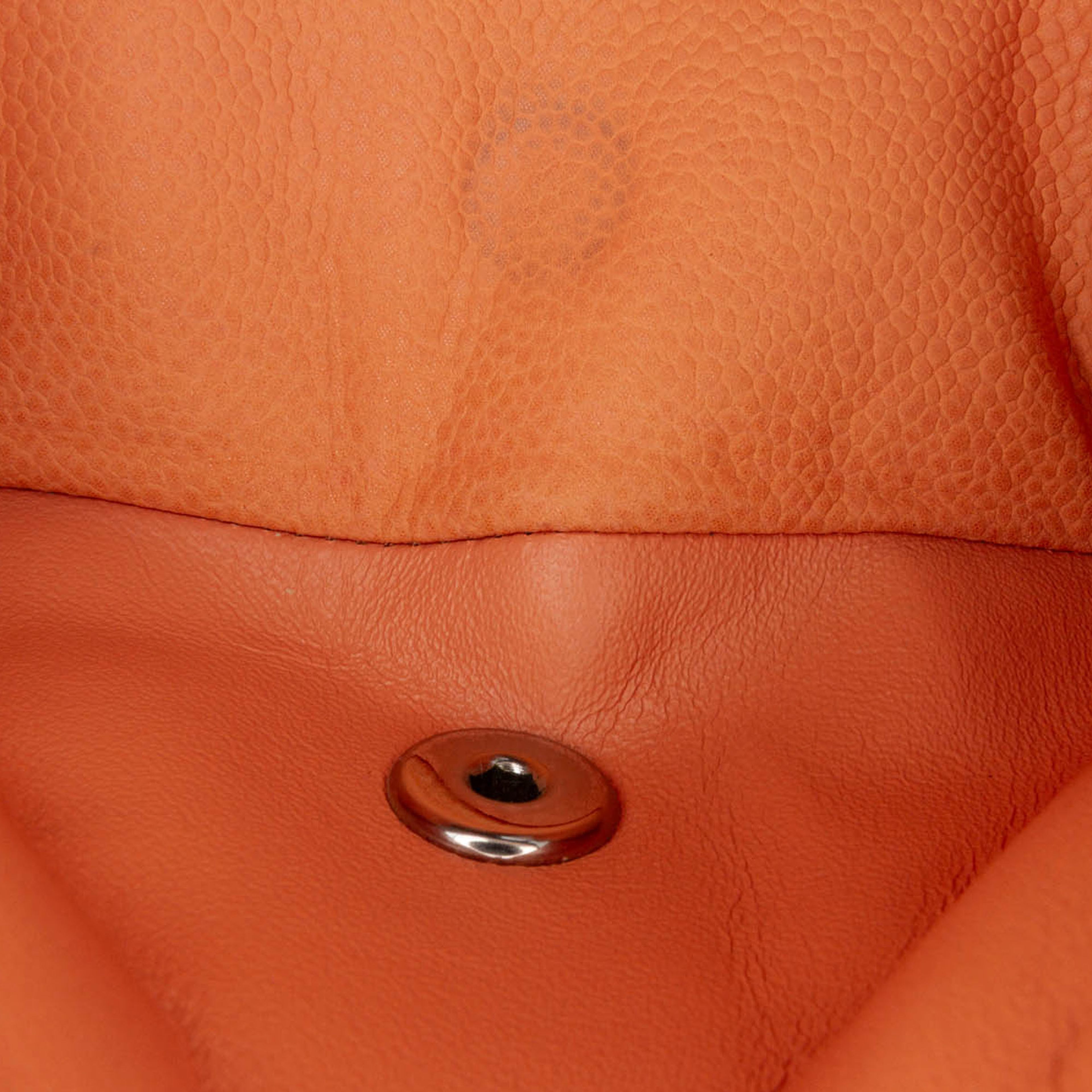 Chanel Medium Classic Caviar Double Flap, från Luxclusif, i färgen peach. Klicka för att öppna bilden i stort format