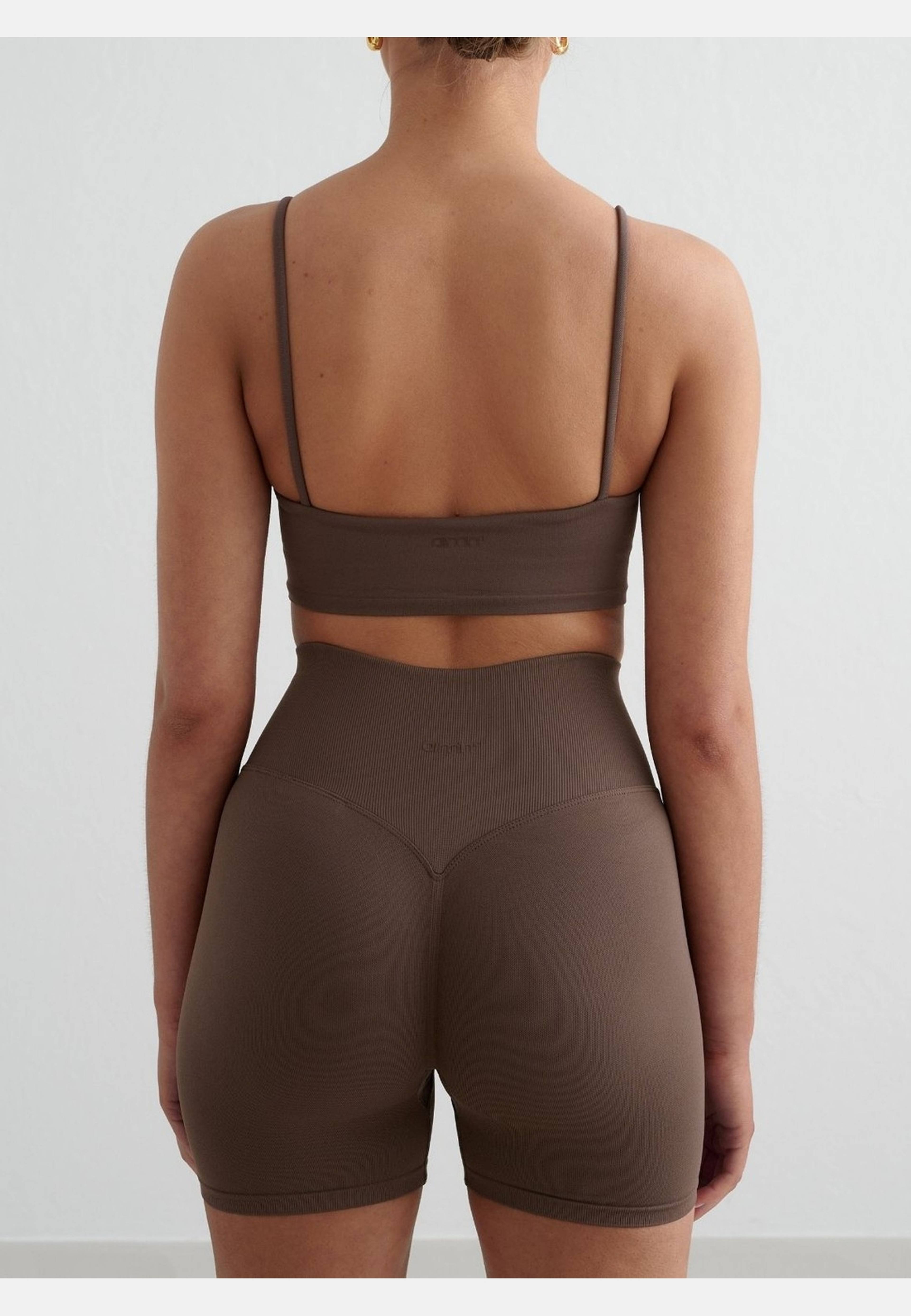 Shape Seamless Strap Bra, från aim'n, i färgen macchiato. Klicka för att öppna bilden i stort format