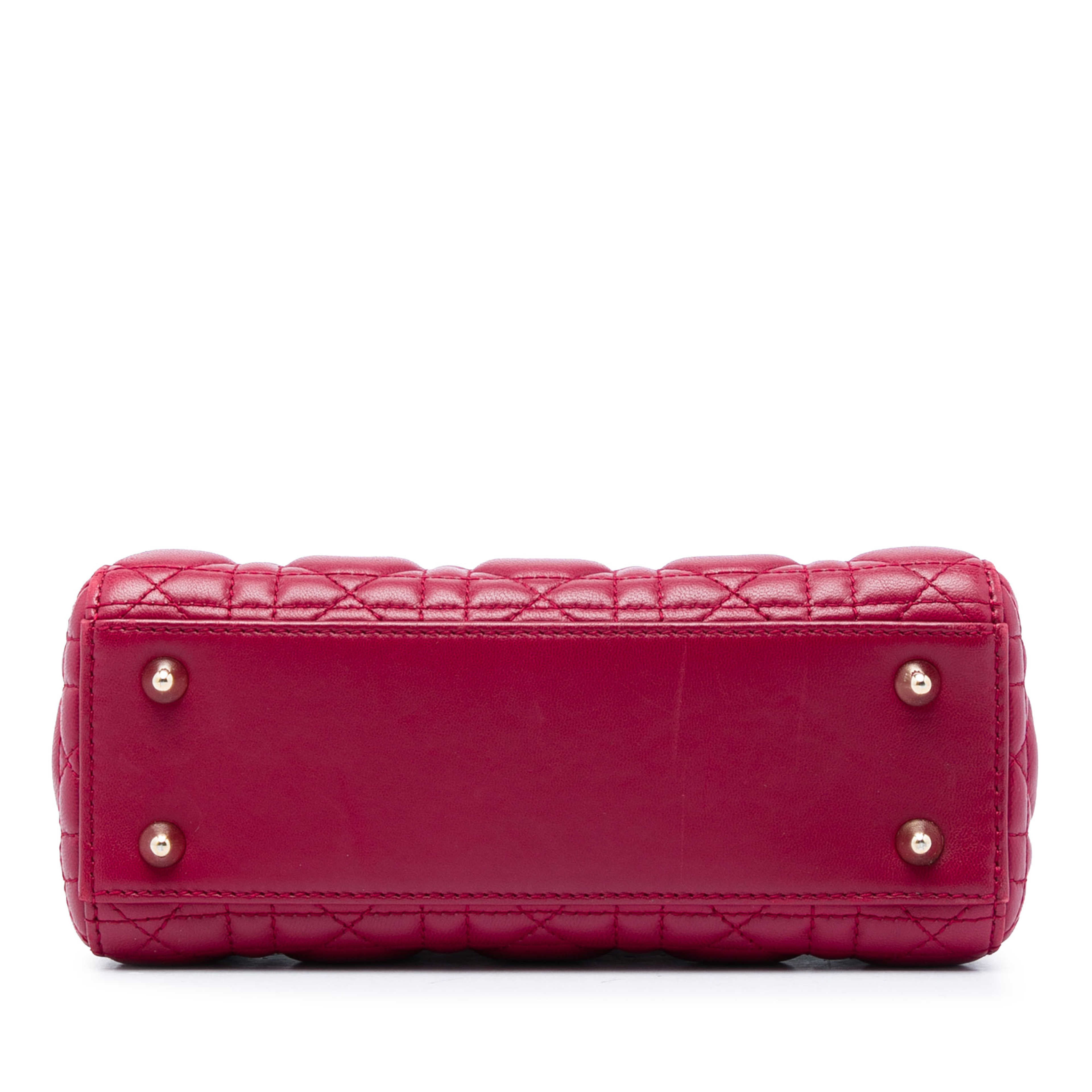 Dior Small Lambskin Cannage My Abcdior Lady Dior, från Luxclusif, i färgen röd. Klicka för att öppna bilden i stort format