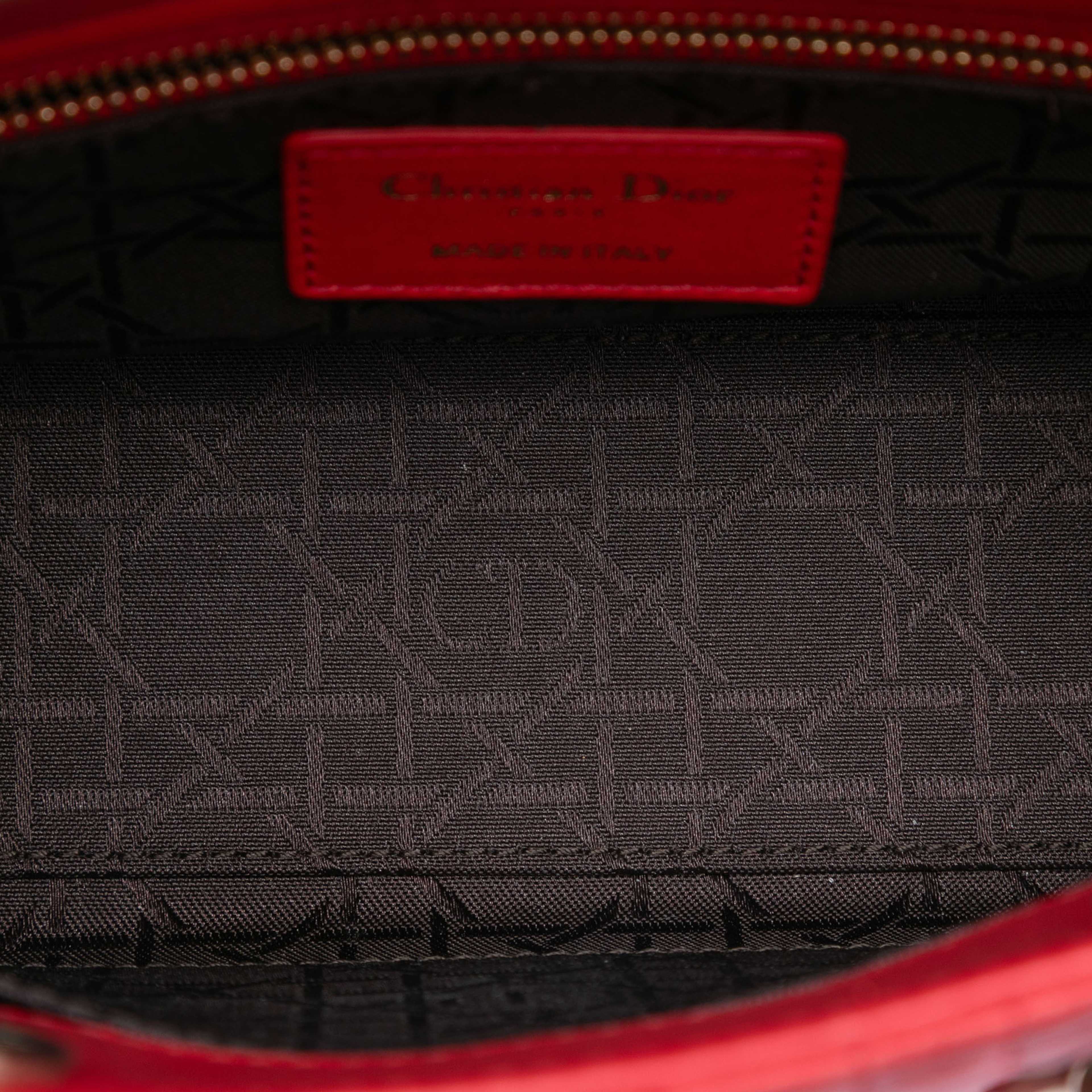 Dior Small Lambskin Cannage Myabcdior Lady Dior, från Luxclusif, i färgen red. Klicka för att öppna bilden i stort format