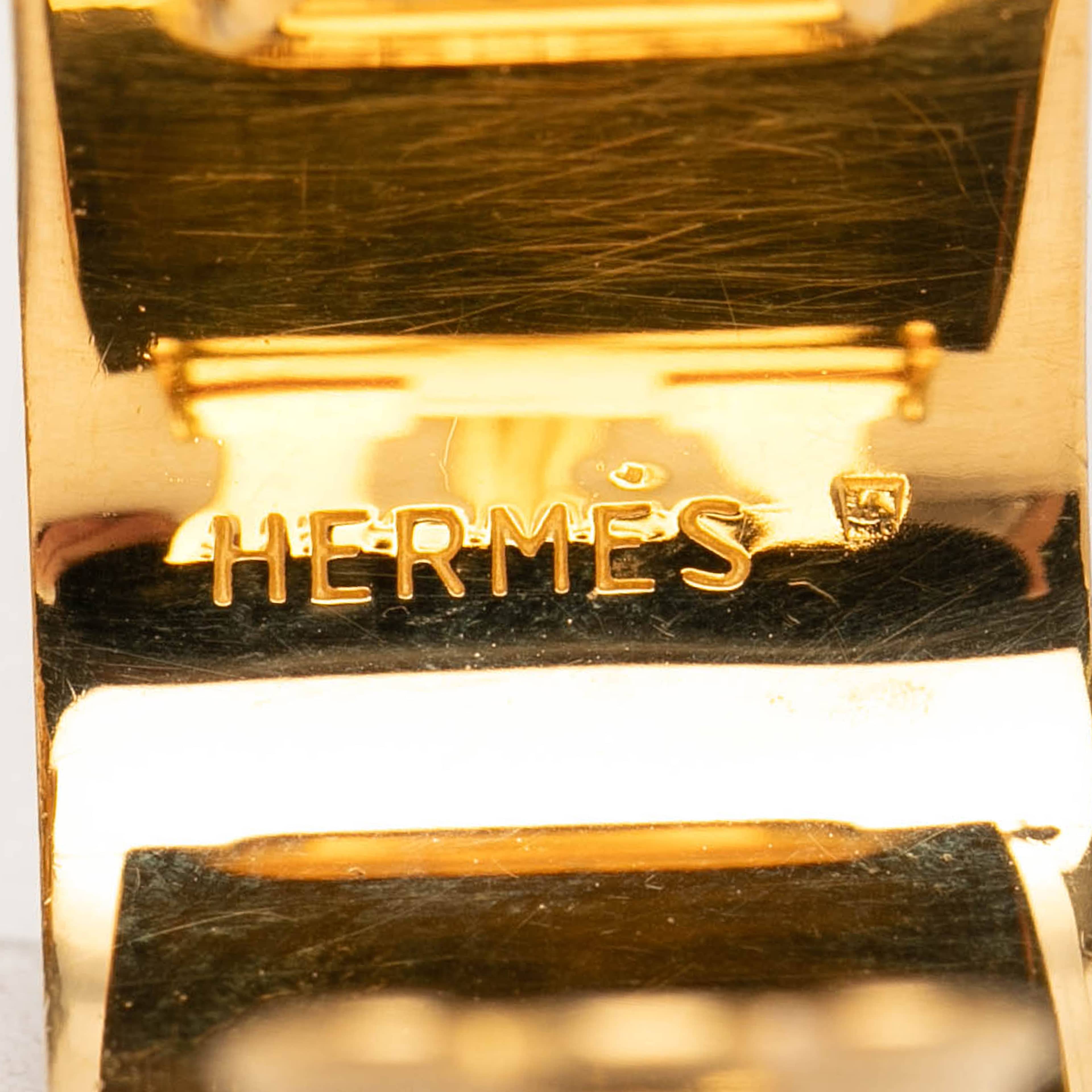 Hermès Gold Plated Enamel Cloisonne Clip On Earrings, från Luxclusif, i färgen blå. Klicka för att öppna bilden i stort format