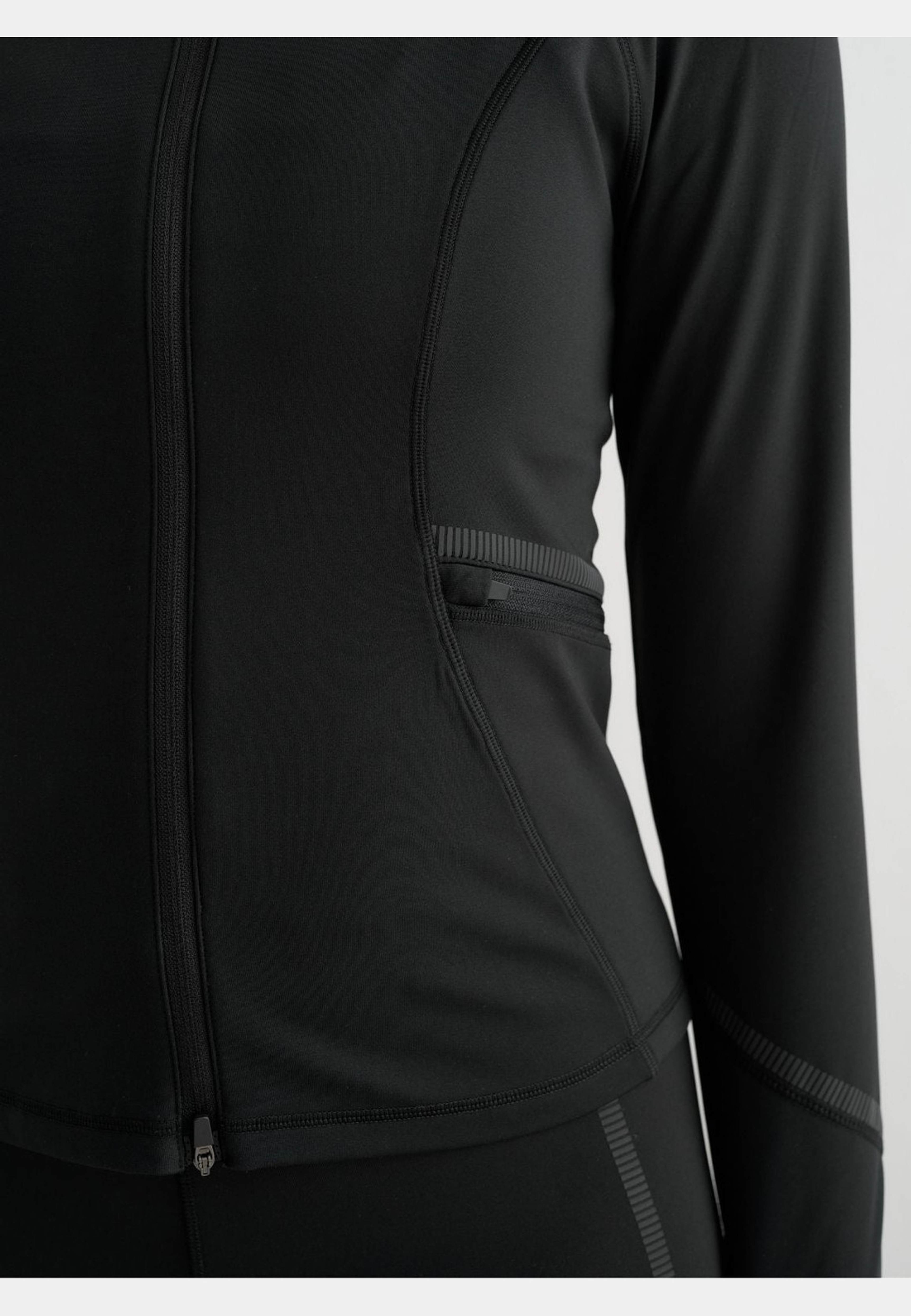 Reflective Warming Zip Jacket, från aim'n, i färgen black. Klicka för att öppna bilden i stort format