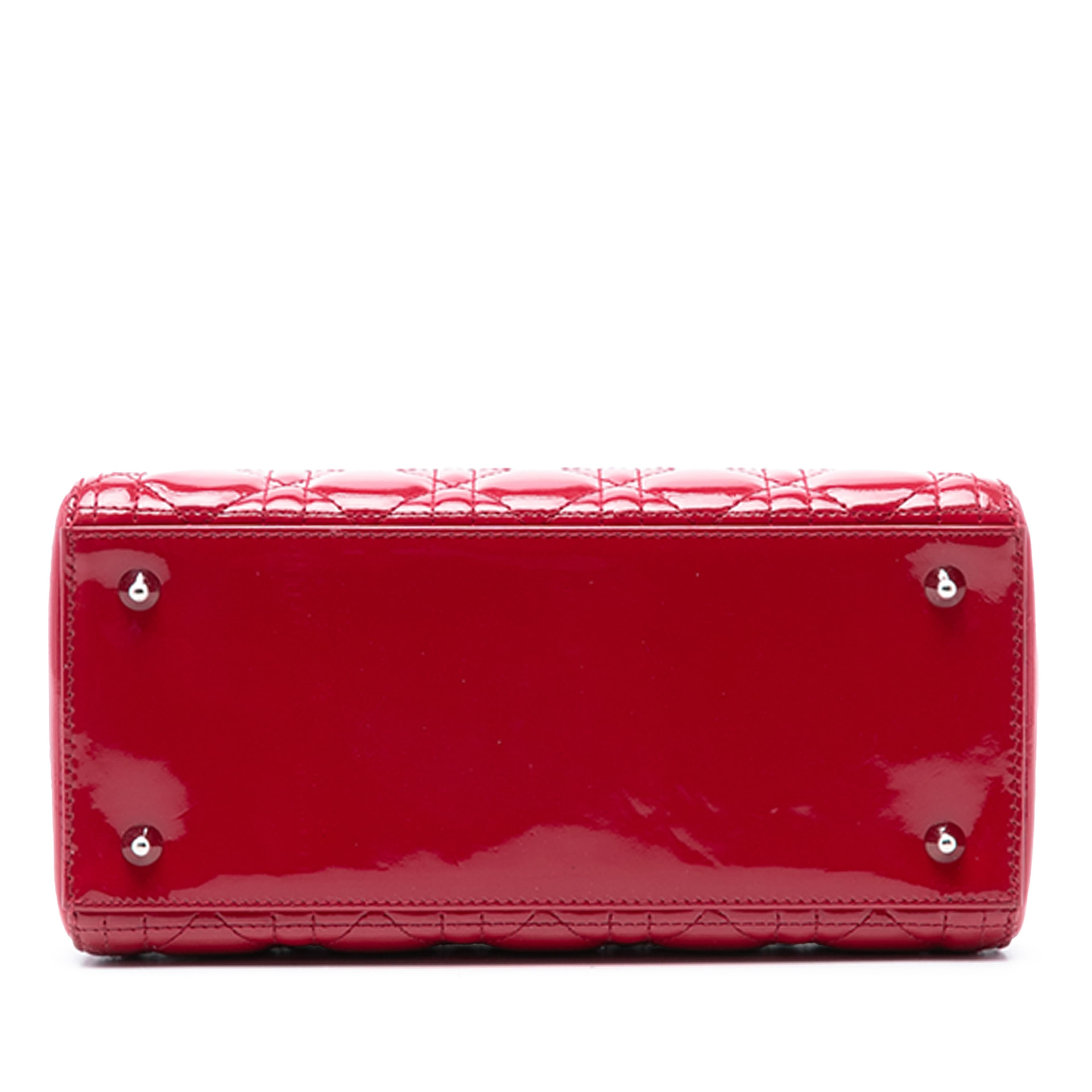 Dior Medium Patent Cannage Lady Dior, från Luxclusif, i färgen red. Klicka för att öppna bilden i stort format