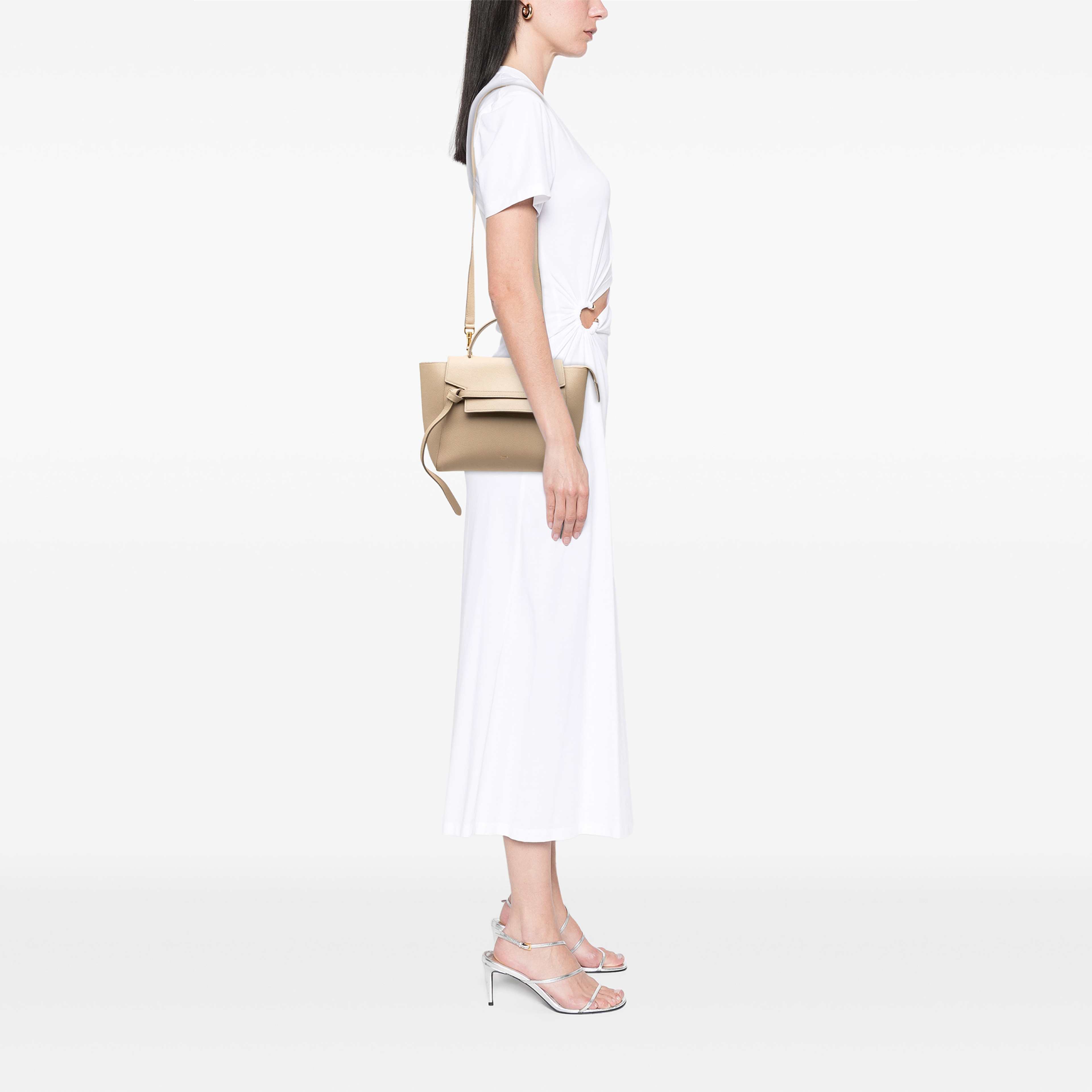 Celine Micro Grained Calfskin Belt Bag, från Luxclusif, i färgen beige. Klicka för att öppna bilden i stort format