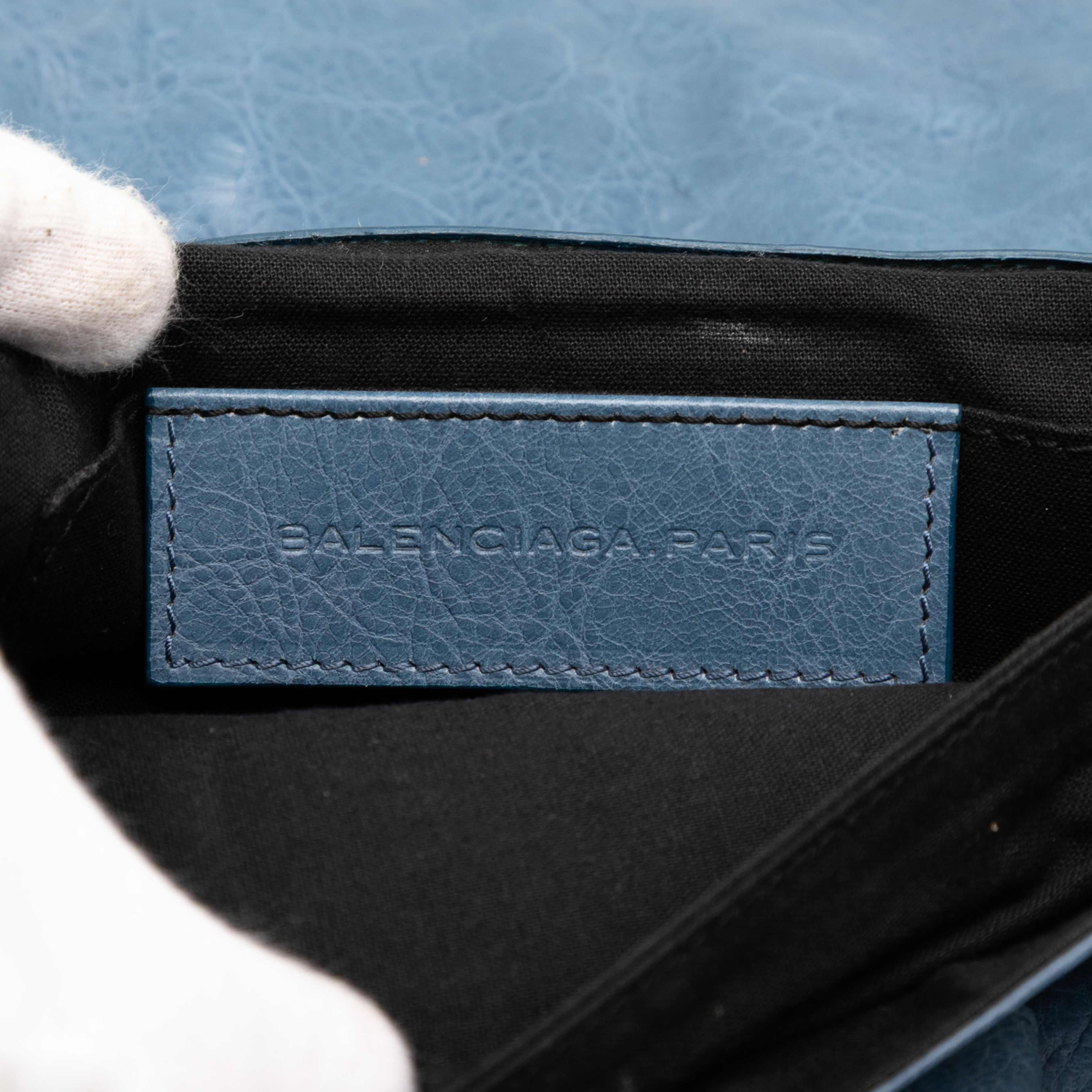 Balenciaga Lambskin Motocross Classic City Clutch, från Luxclusif, i färgen blue. Klicka för att öppna bilden i stort format