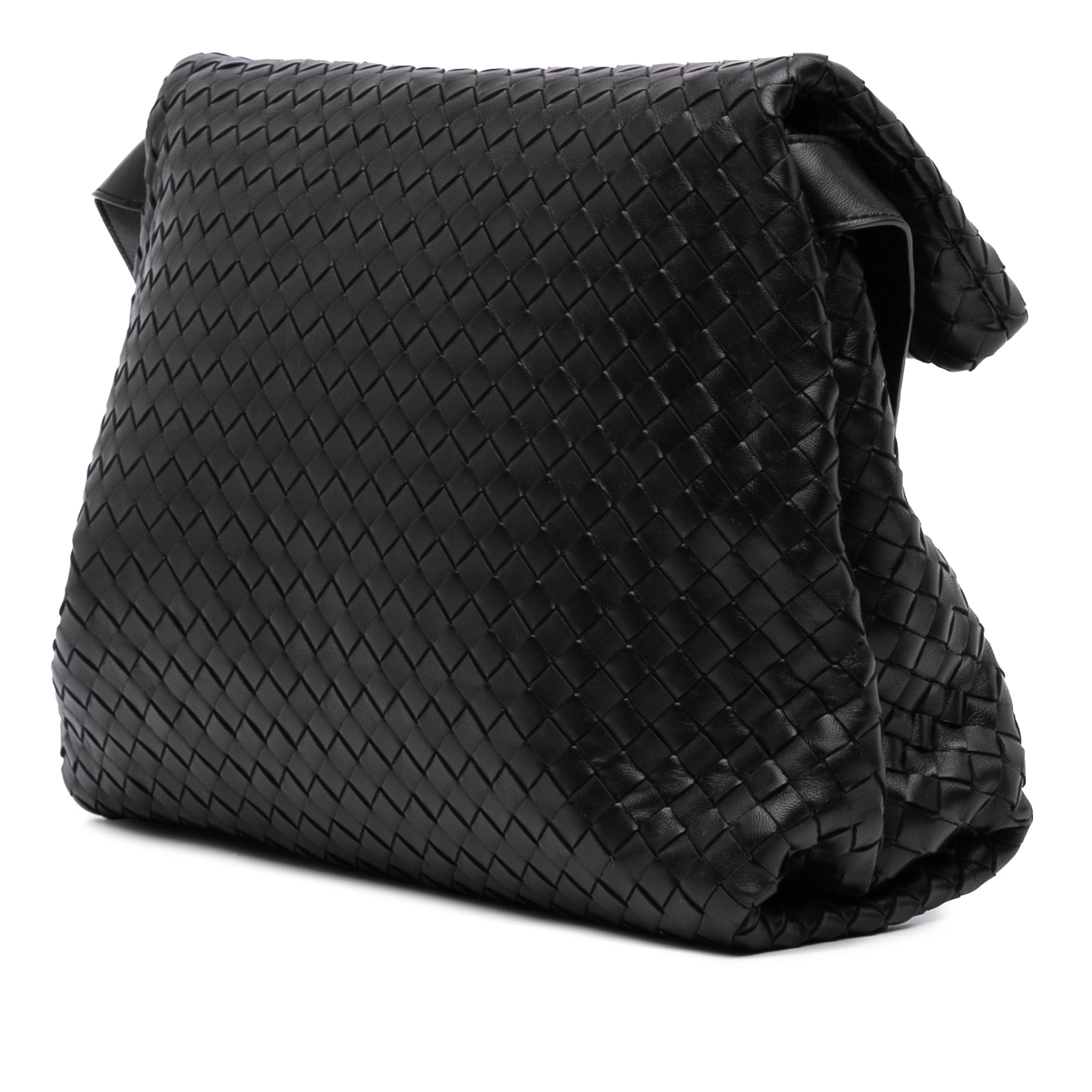 Bottega Veneta Small Nappa Intrecciato Fold Over Flap Crossbody, från Luxclusif, i färgen svart. Klicka för att öppna bilden i stort format