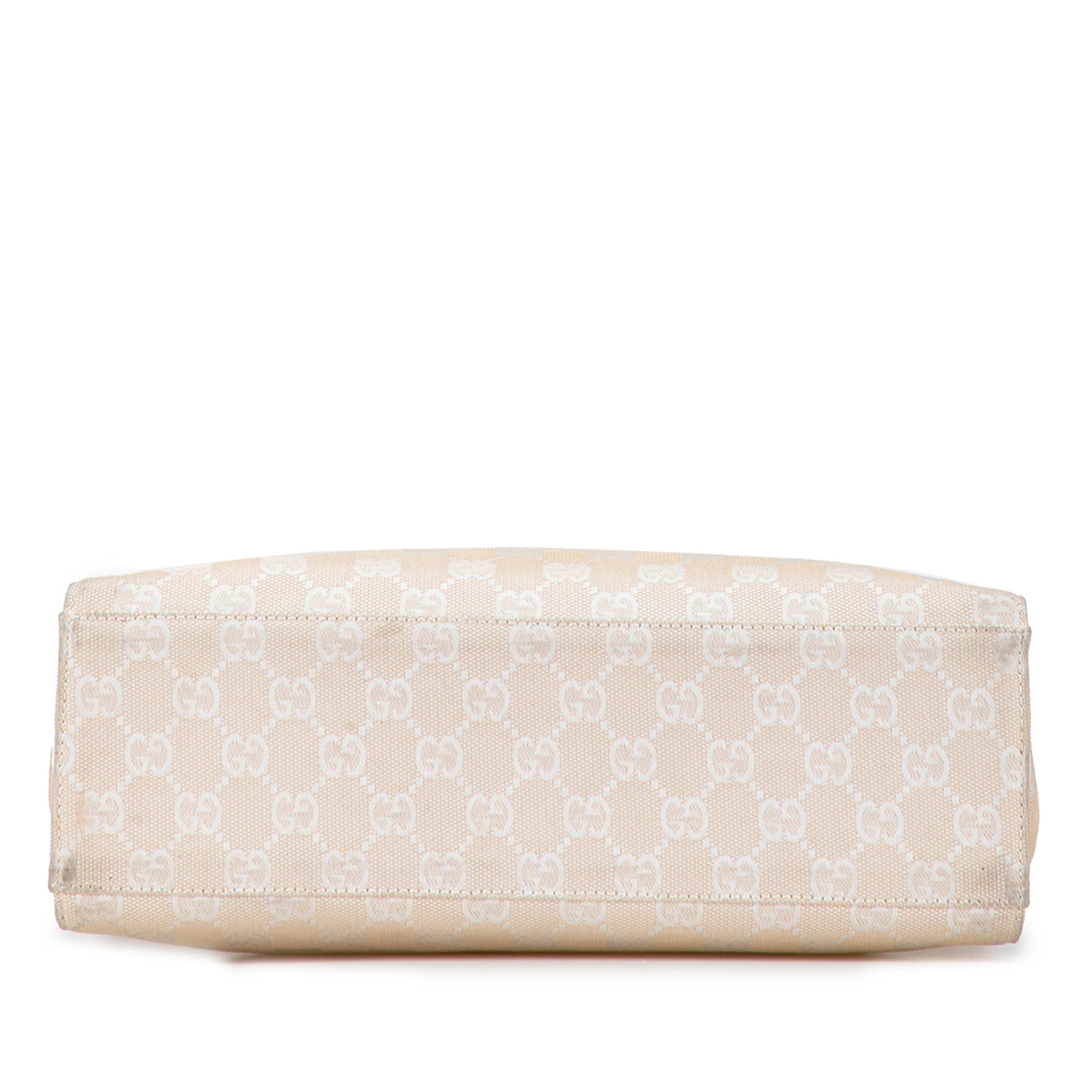 Gucci Gg Canvas Bamboo Satchel, från Luxclusif, i färgen light beige. Klicka för att öppna bilden i stort format