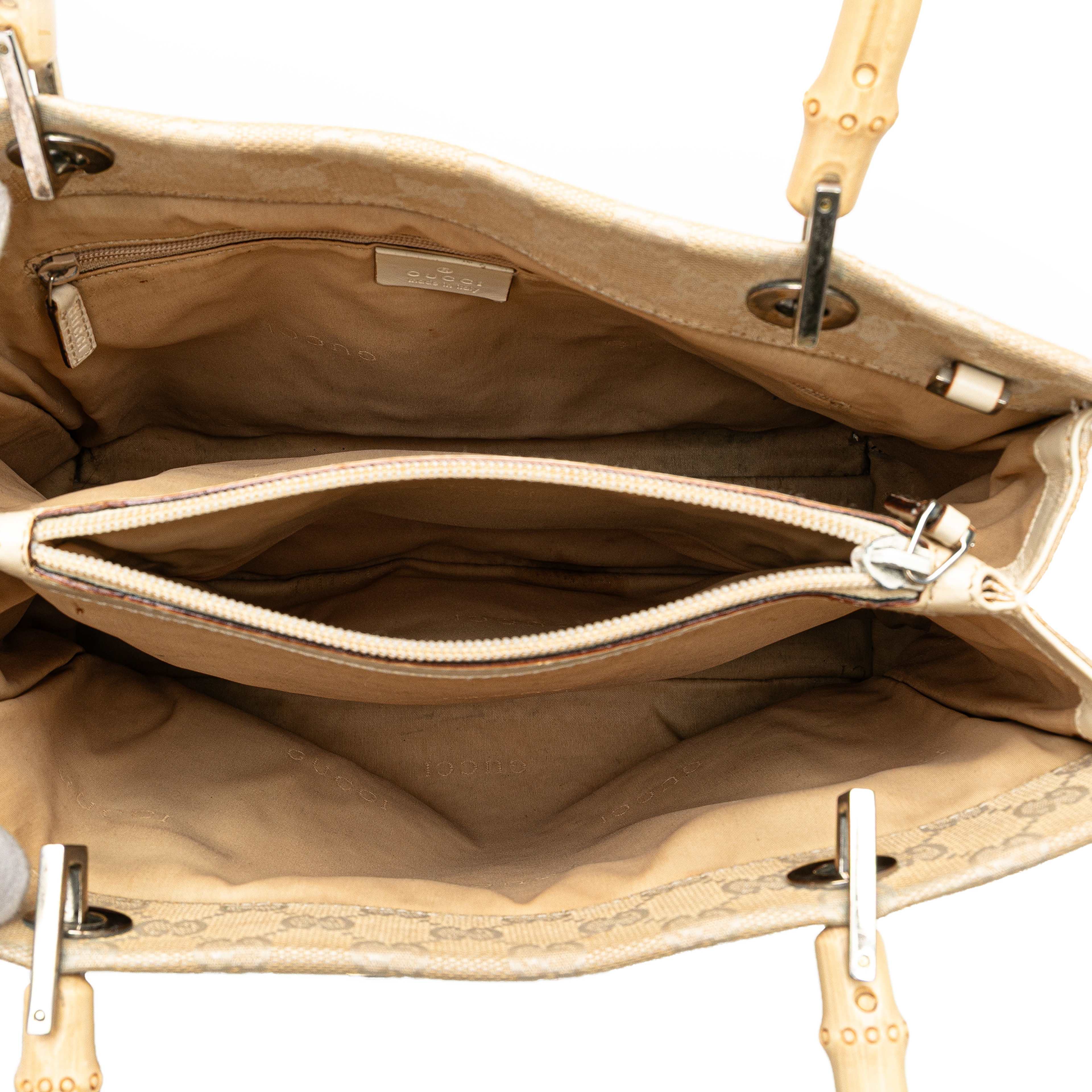 Gucci Gg Canvas Bamboo Satchel, från Luxclusif, i färgen light beige. Klicka för att öppna bilden i stort format