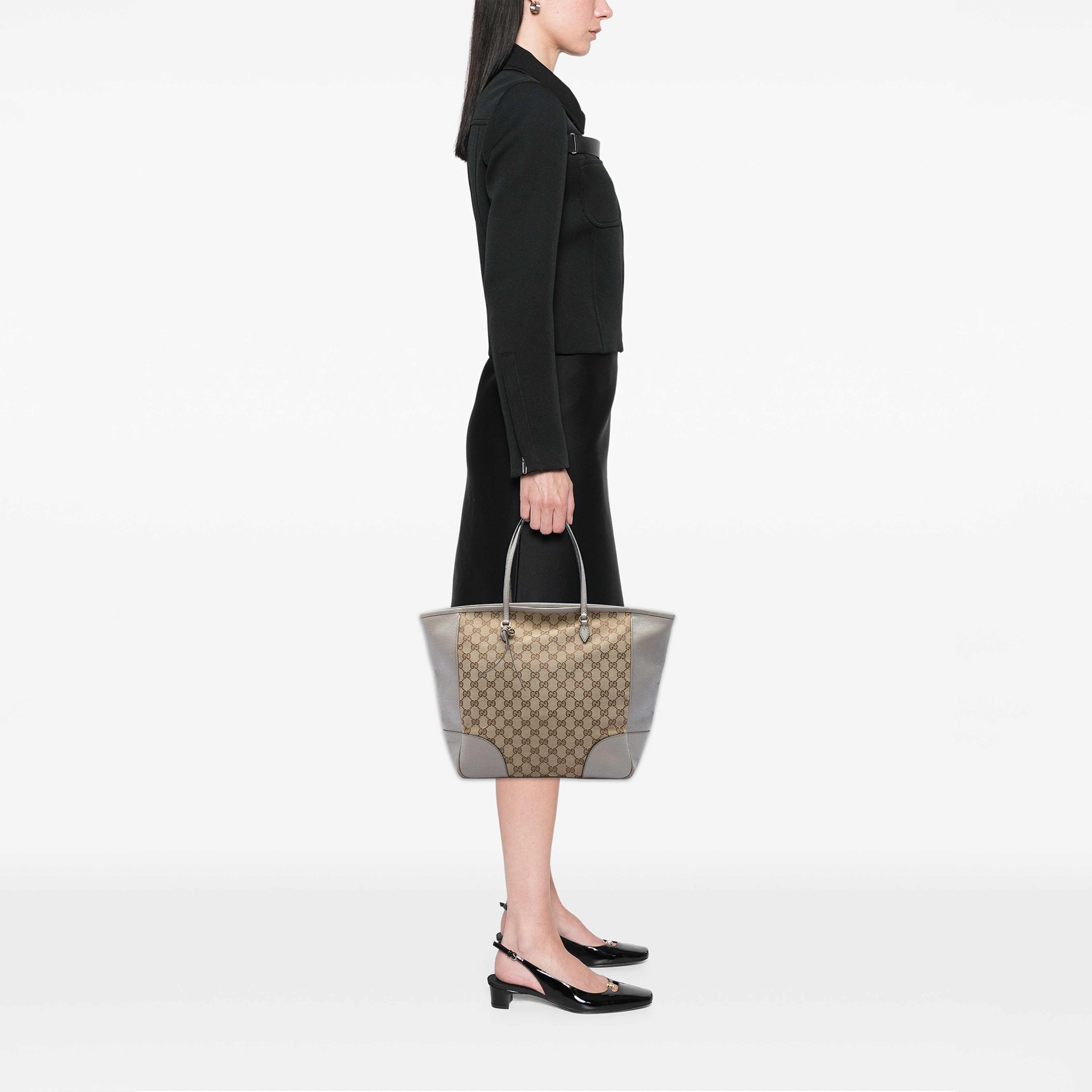 Gucci Gg Canvas And Leather Bree Tote, från Luxclusif, i färgen beige. Klicka för att öppna bilden i stort format