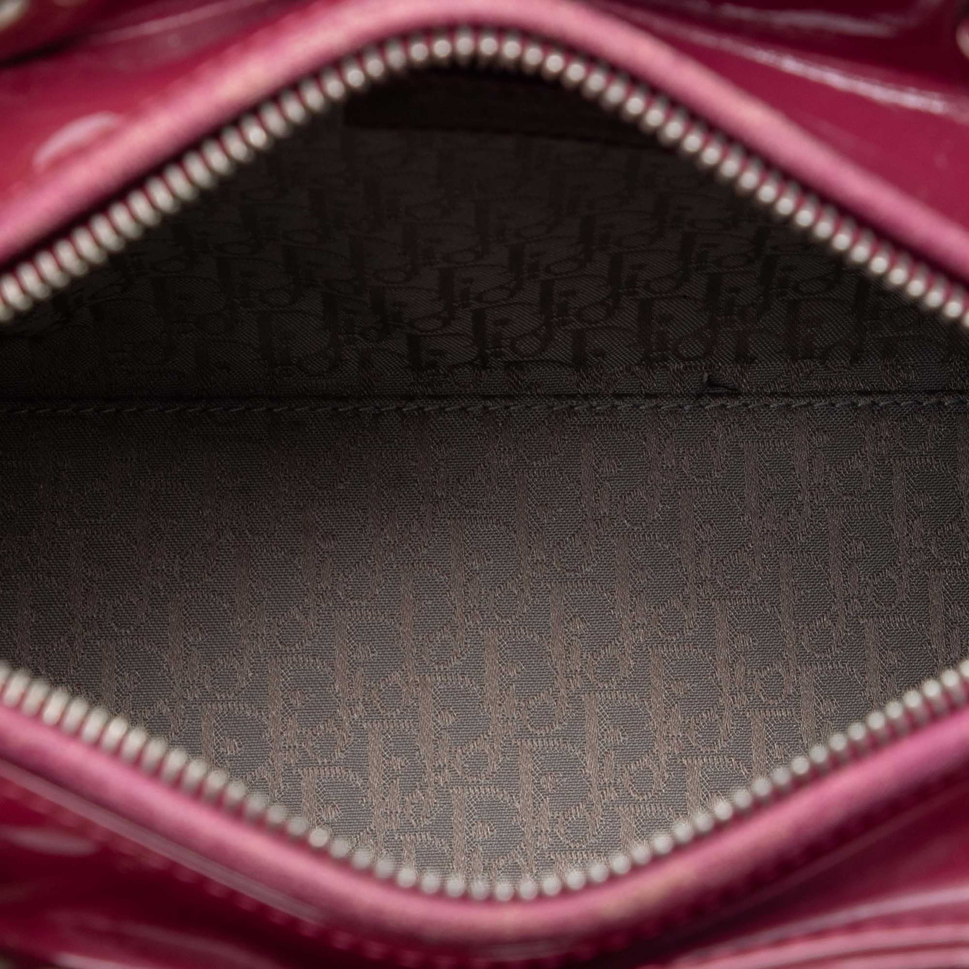 Dior Medium Patent Cannage Lady Dior, från Luxclusif, i färgen dark red. Klicka för att öppna bilden i stort format
