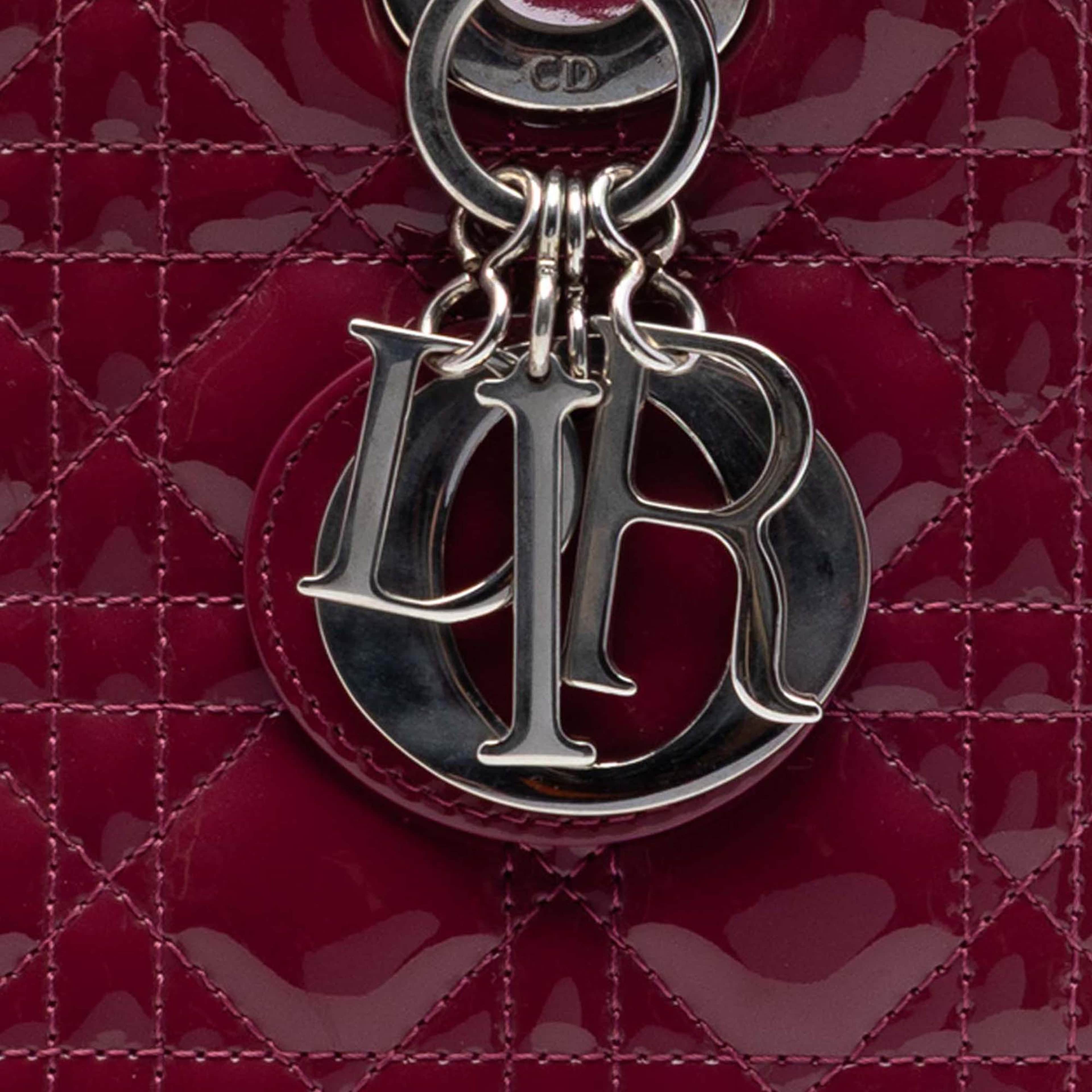 Dior Medium Patent Cannage Lady Dior, från Luxclusif, i färgen röd. Klicka för att öppna bilden i stort format