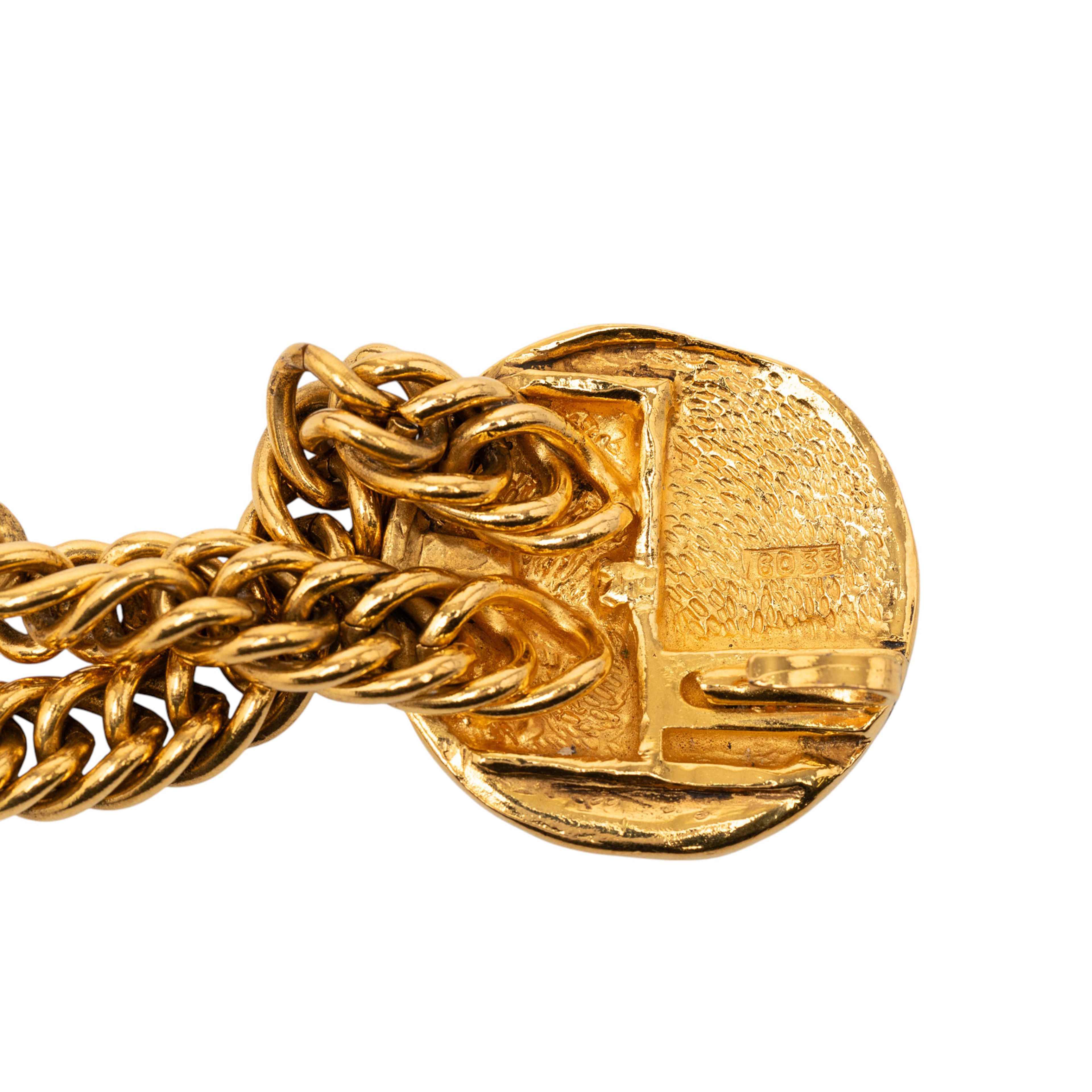 Chanel Gold Plated Cc Medallion 31 Rue Cambon Paris Chain Link Belt, från Luxclusif, i färgen gold. Klicka för att öppna bilden i stort format