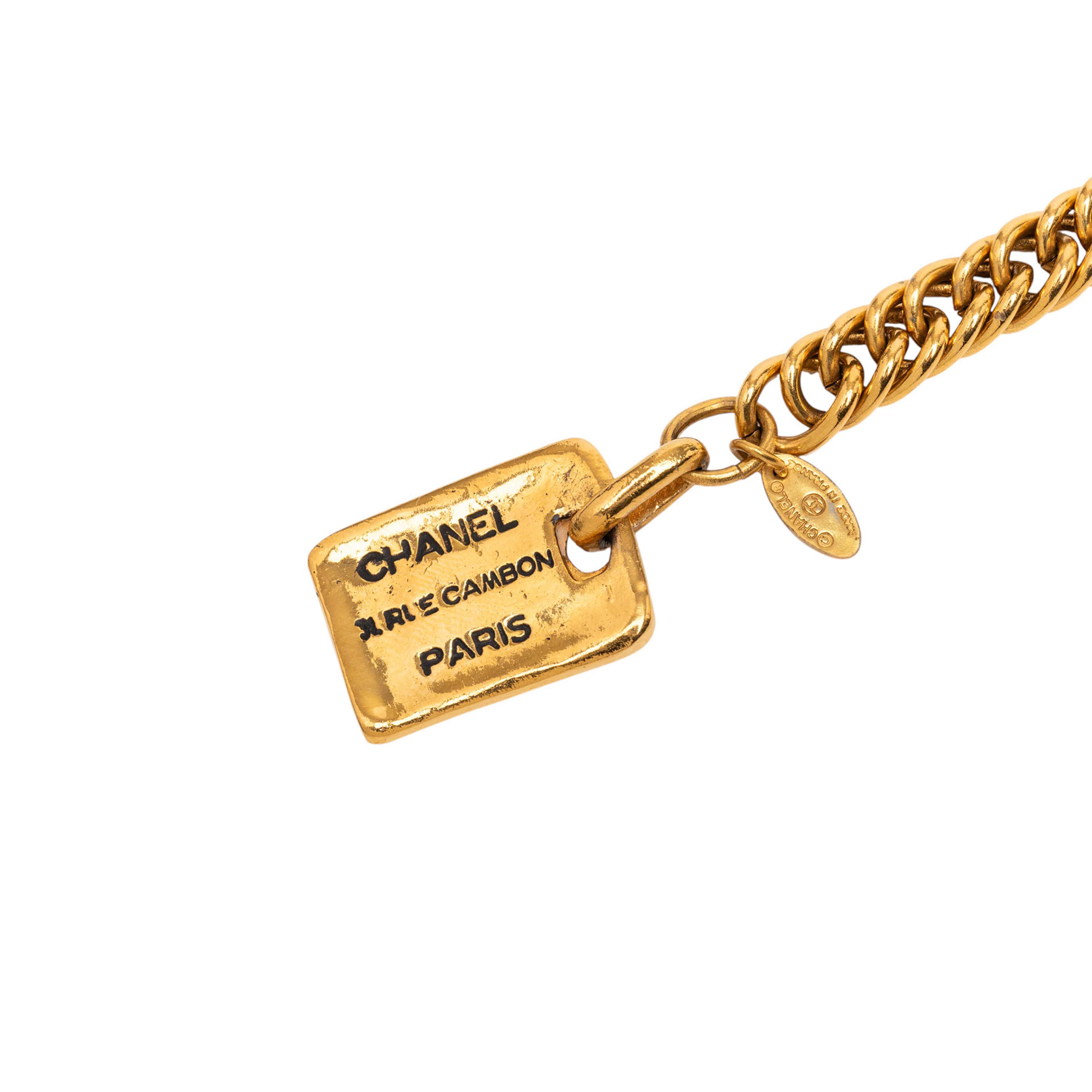 Chanel Gold Plated Cc Medallion 31 Rue Cambon Paris Chain Link Belt, från Luxclusif, i färgen gold. Klicka för att öppna bilden i stort format