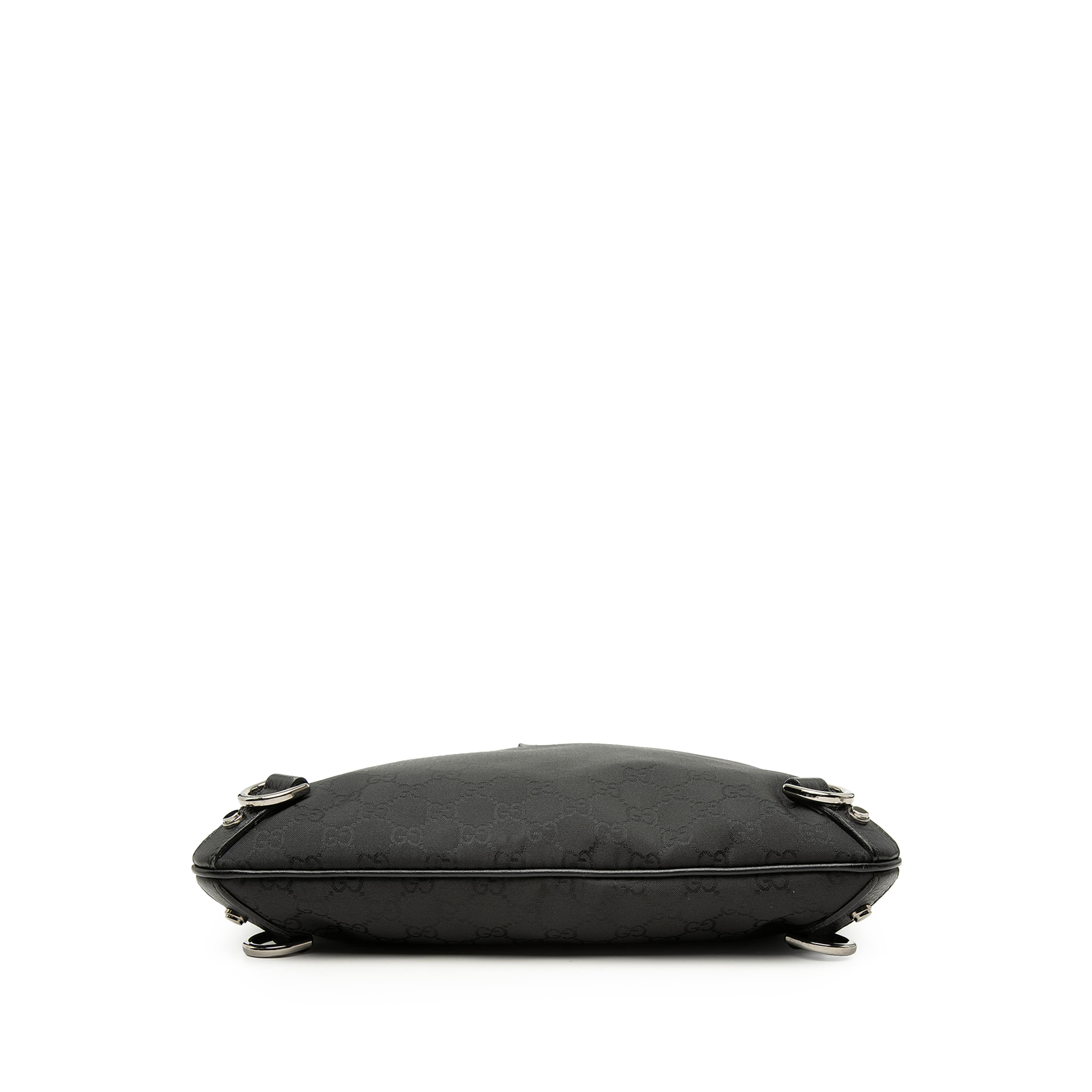 Gucci Gg Nylon Abbey D Ring Crossbody, från Luxclusif, i färgen black. Klicka för att öppna bilden i stort format