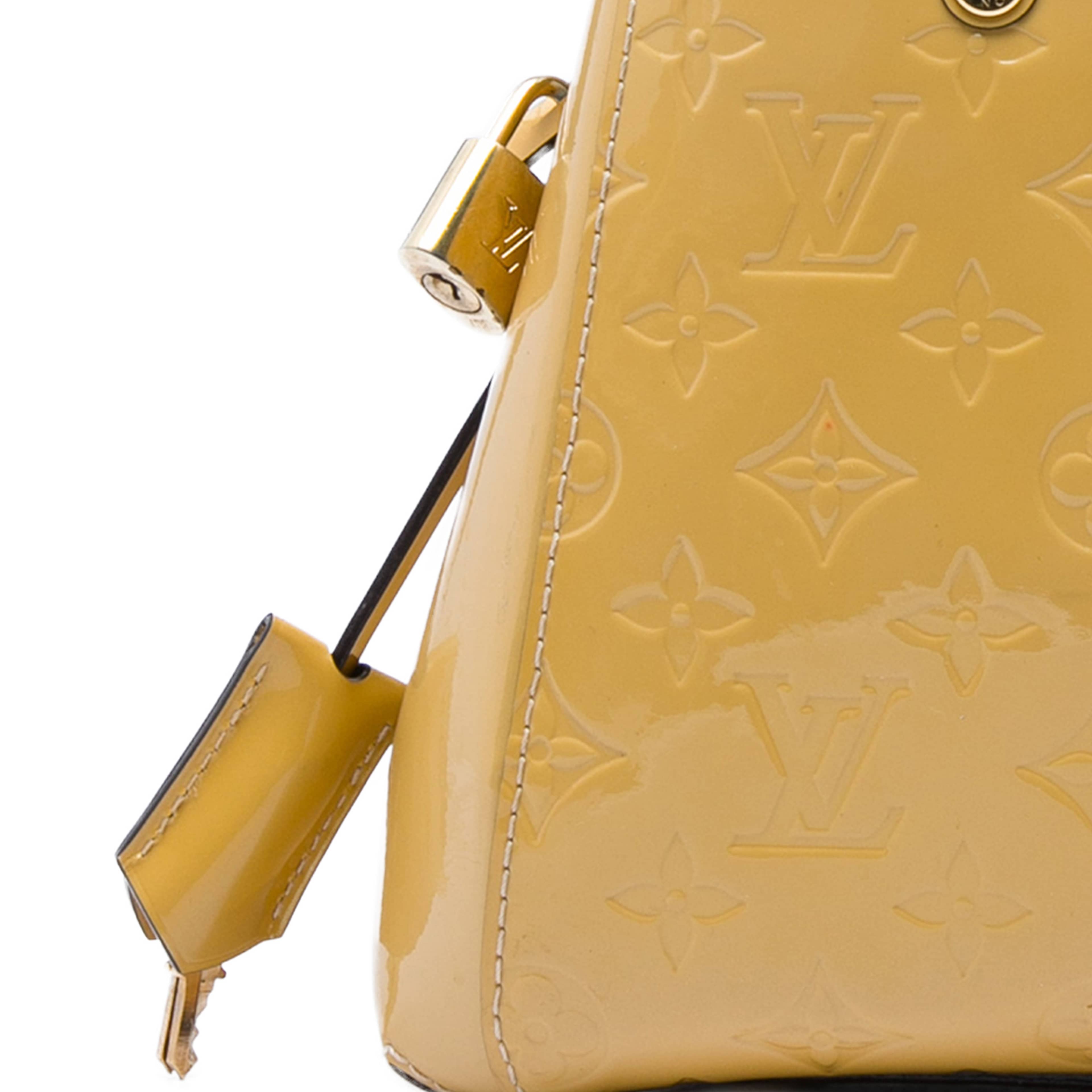 Louis Vuitton Monogram Vernis Montaigne Bb, från Luxclusif, i färgen beige. Klicka för att öppna bilden i stort format