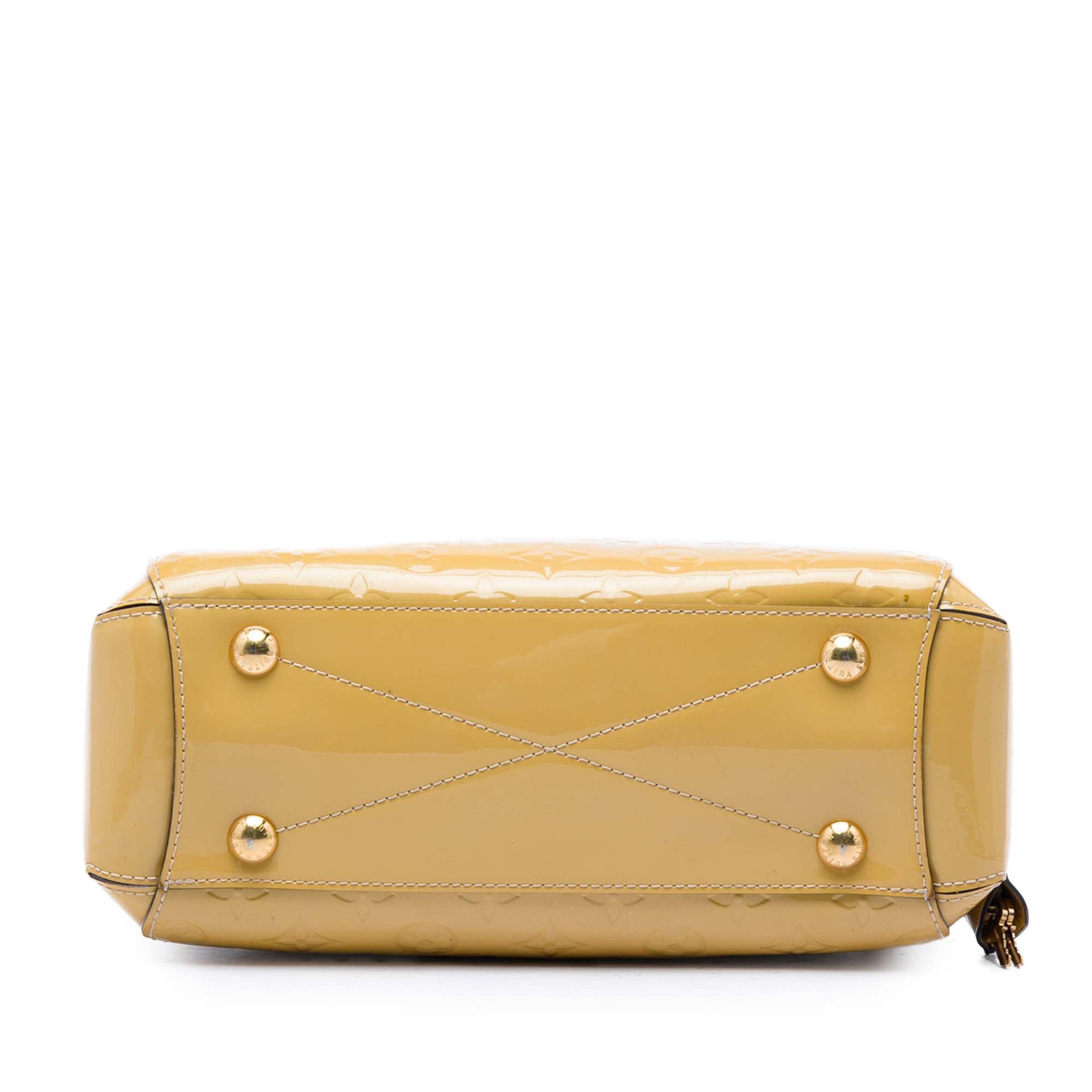 Louis Vuitton Monogram Vernis Montaigne Bb, från Luxclusif, i färgen beige. Klicka för att öppna bilden i stort format