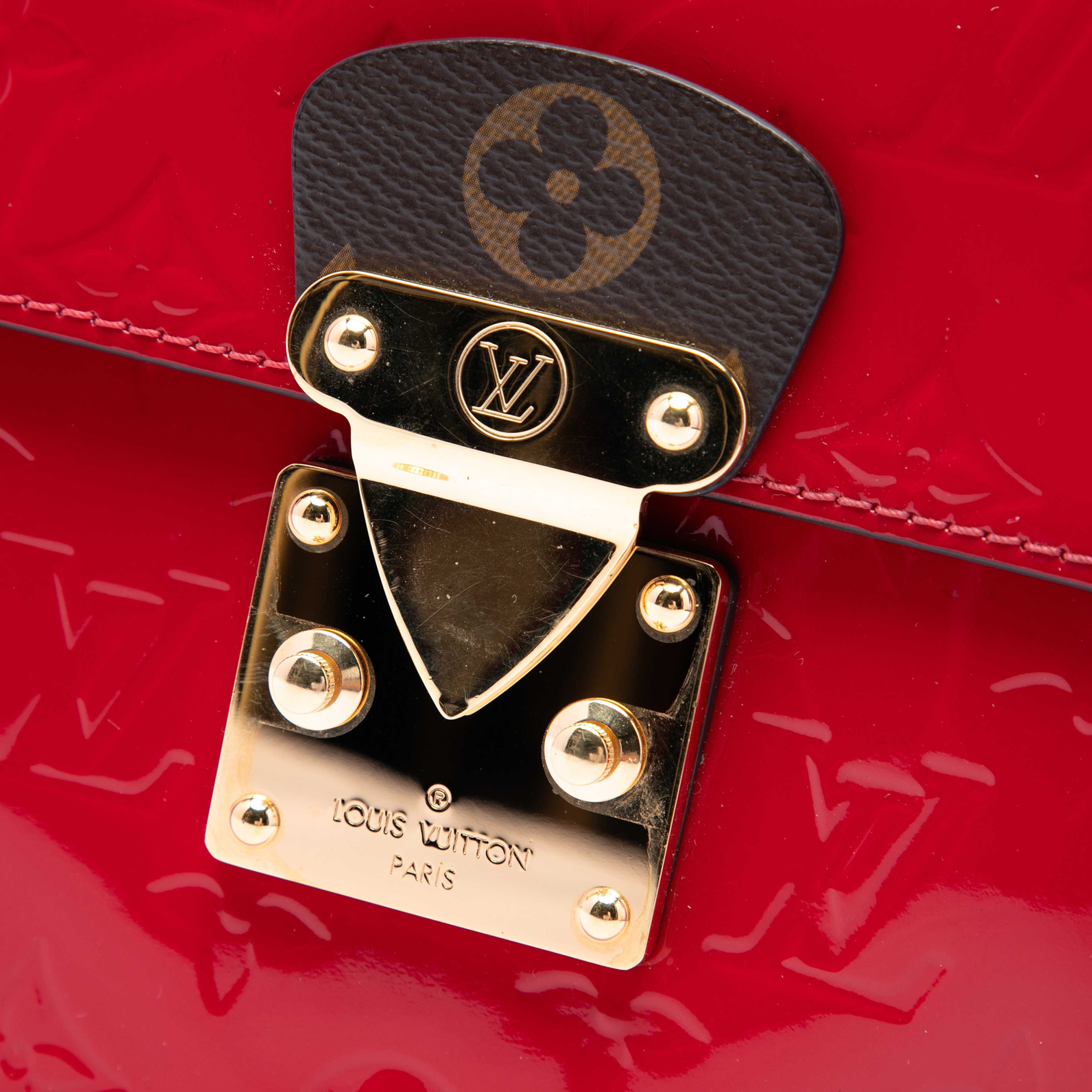 Louis Vuitton Monogram Vernis Spring Street, från Luxclusif, i färgen röd. Klicka för att öppna bilden i stort format