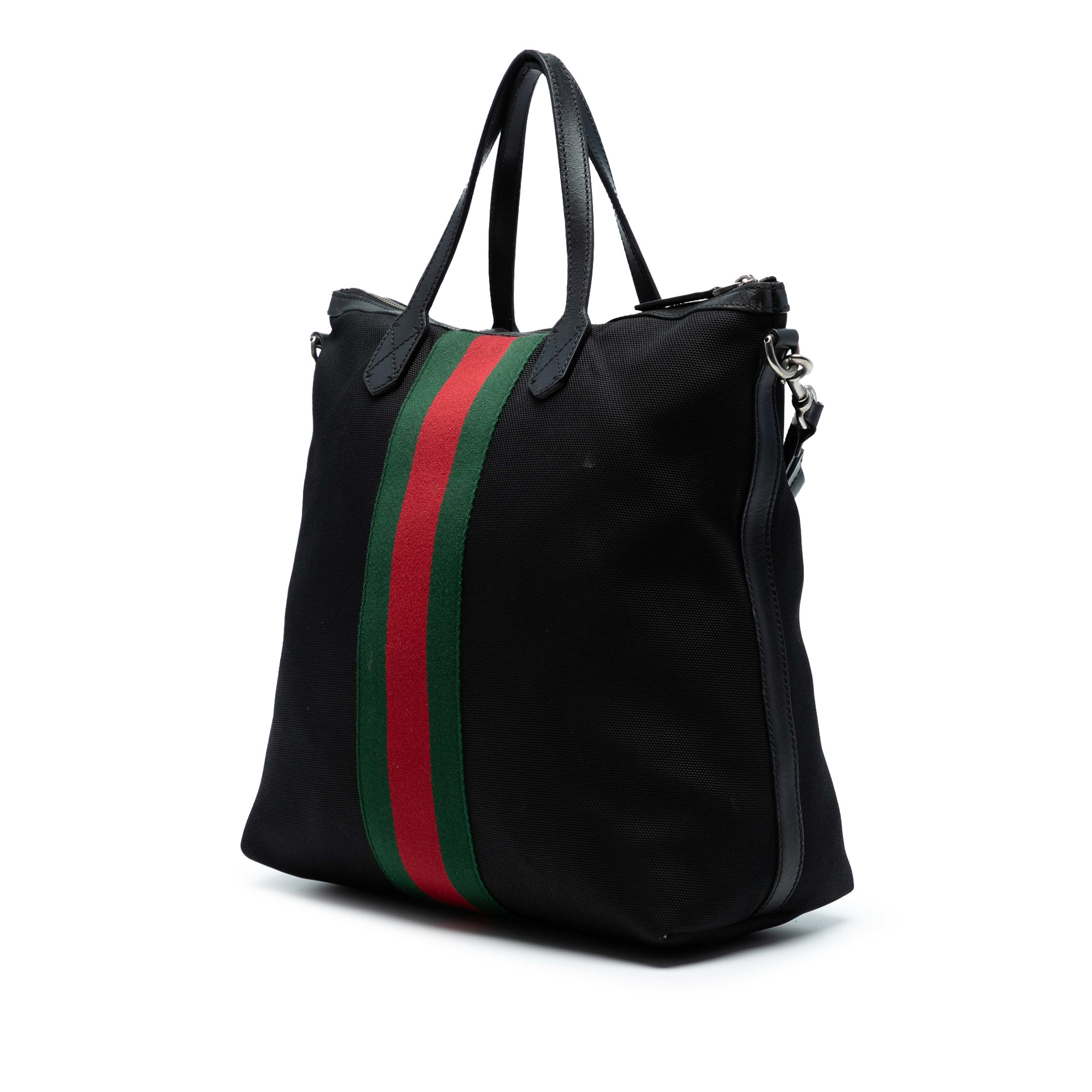 Gucci Canvas Techno Web Vertical Zip Tote, från Luxclusif, i färgen black. Klicka för att öppna bilden i stort format