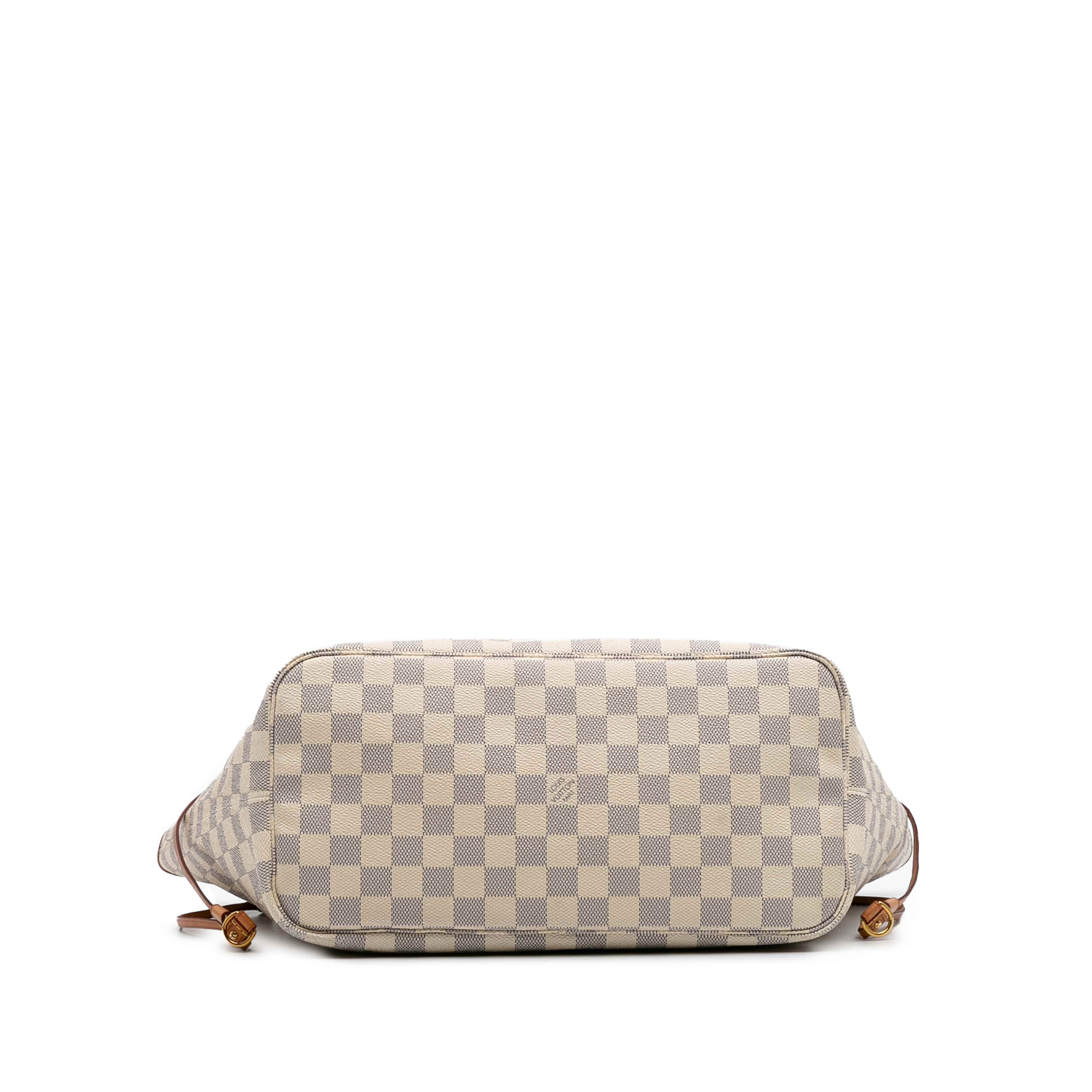 Louis Vuitton Damier Azur Neverfull Mm, från Luxclusif, i färgen white.